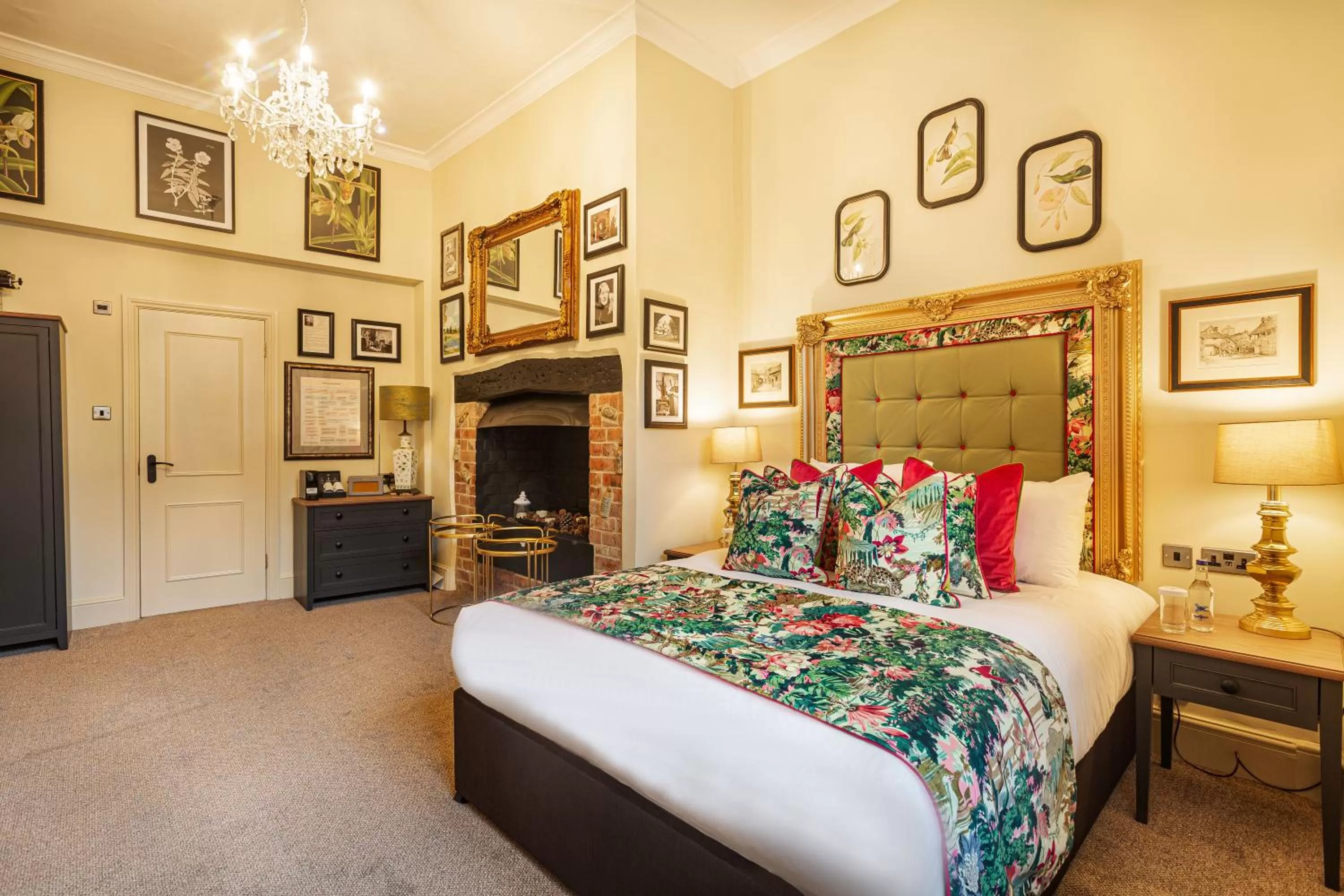 Bed in The George Hotel, Amesbury, Wiltshire - The Coaching Inn Group