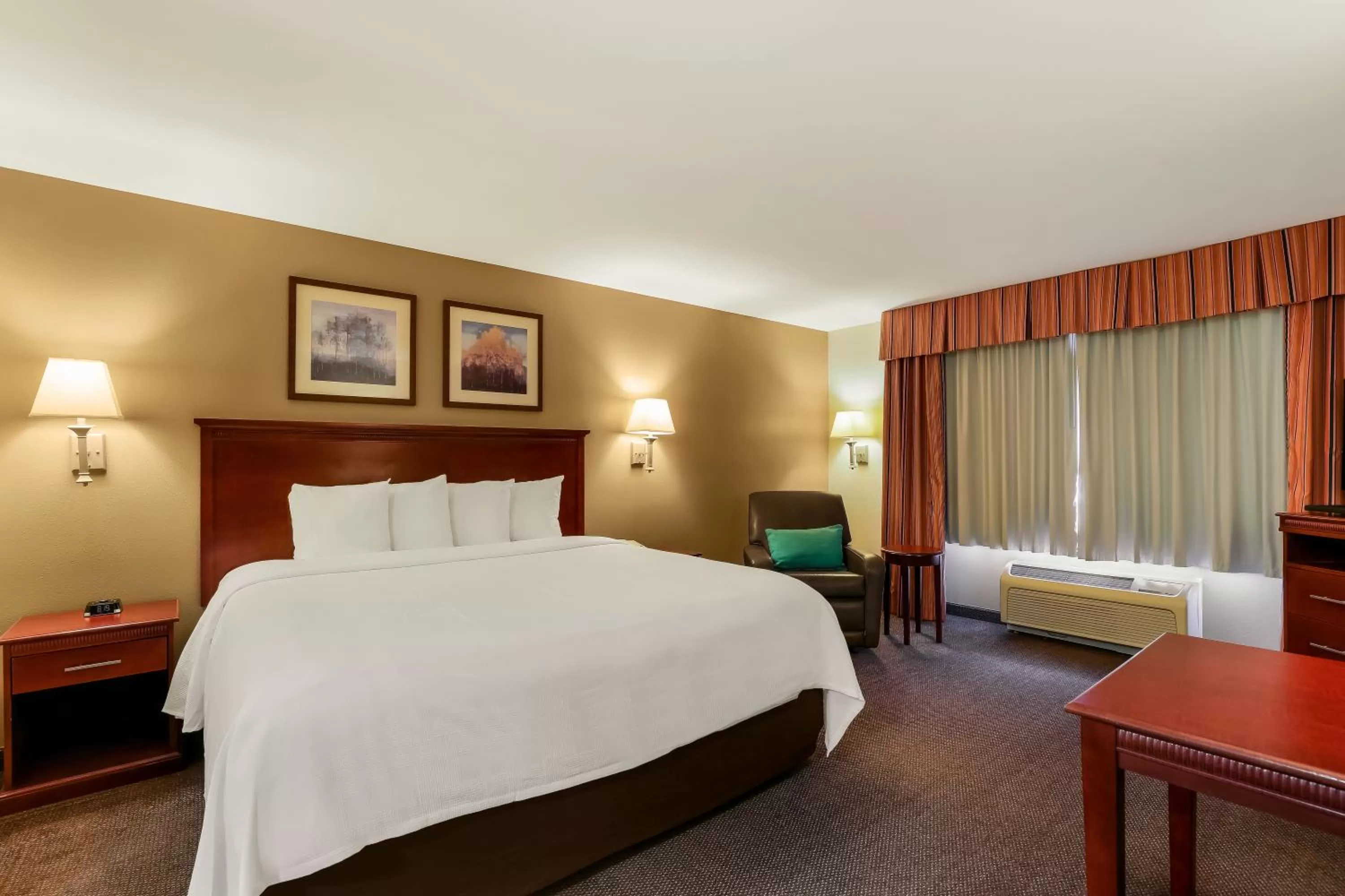 Bed in MainStay Suites Fitchburg - Madison