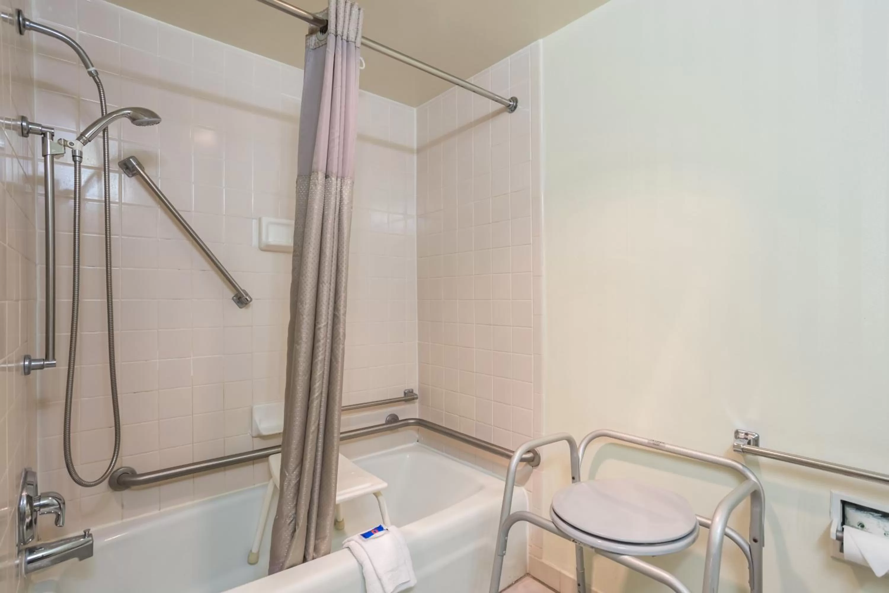 Shower in Motel 6-Spring Hill, FL - Weeki Wachee