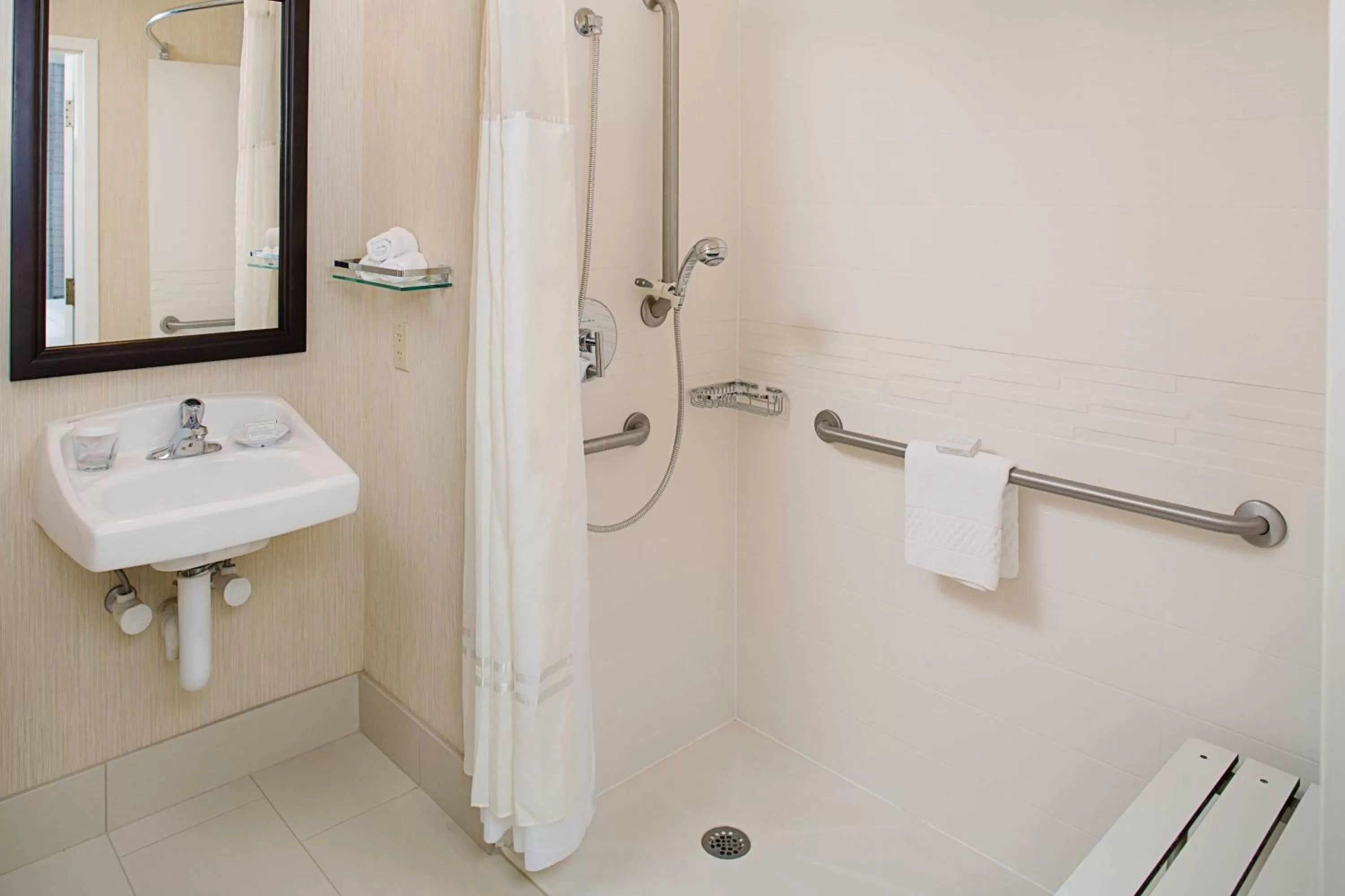 Bathroom in Residence Inn Atlanta Downtown