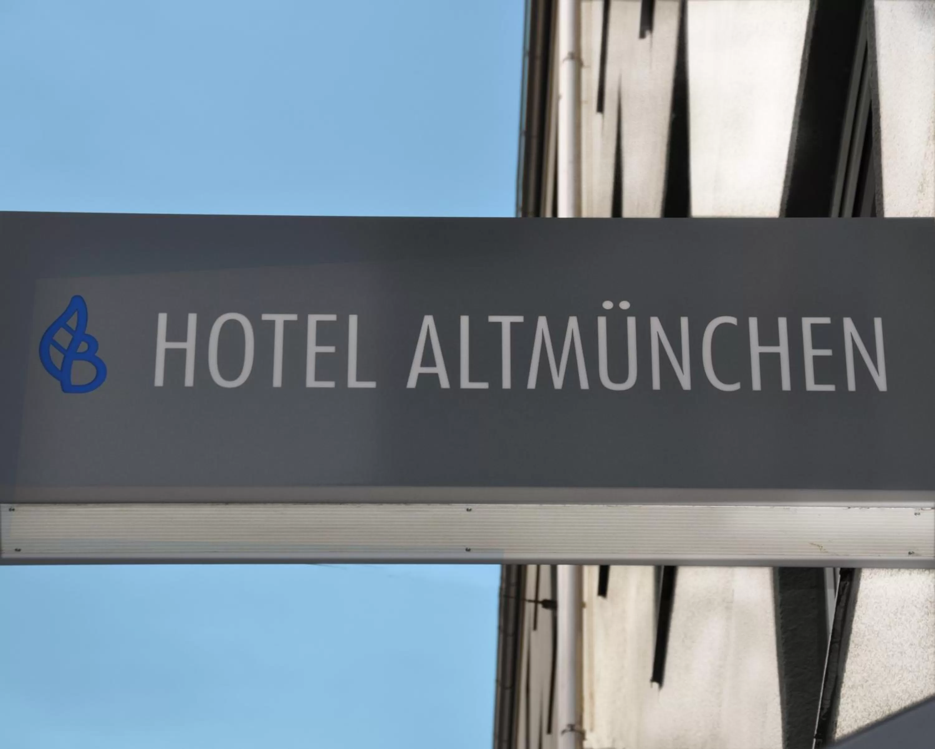 Property building in Hotel Altmünchen by Blattl