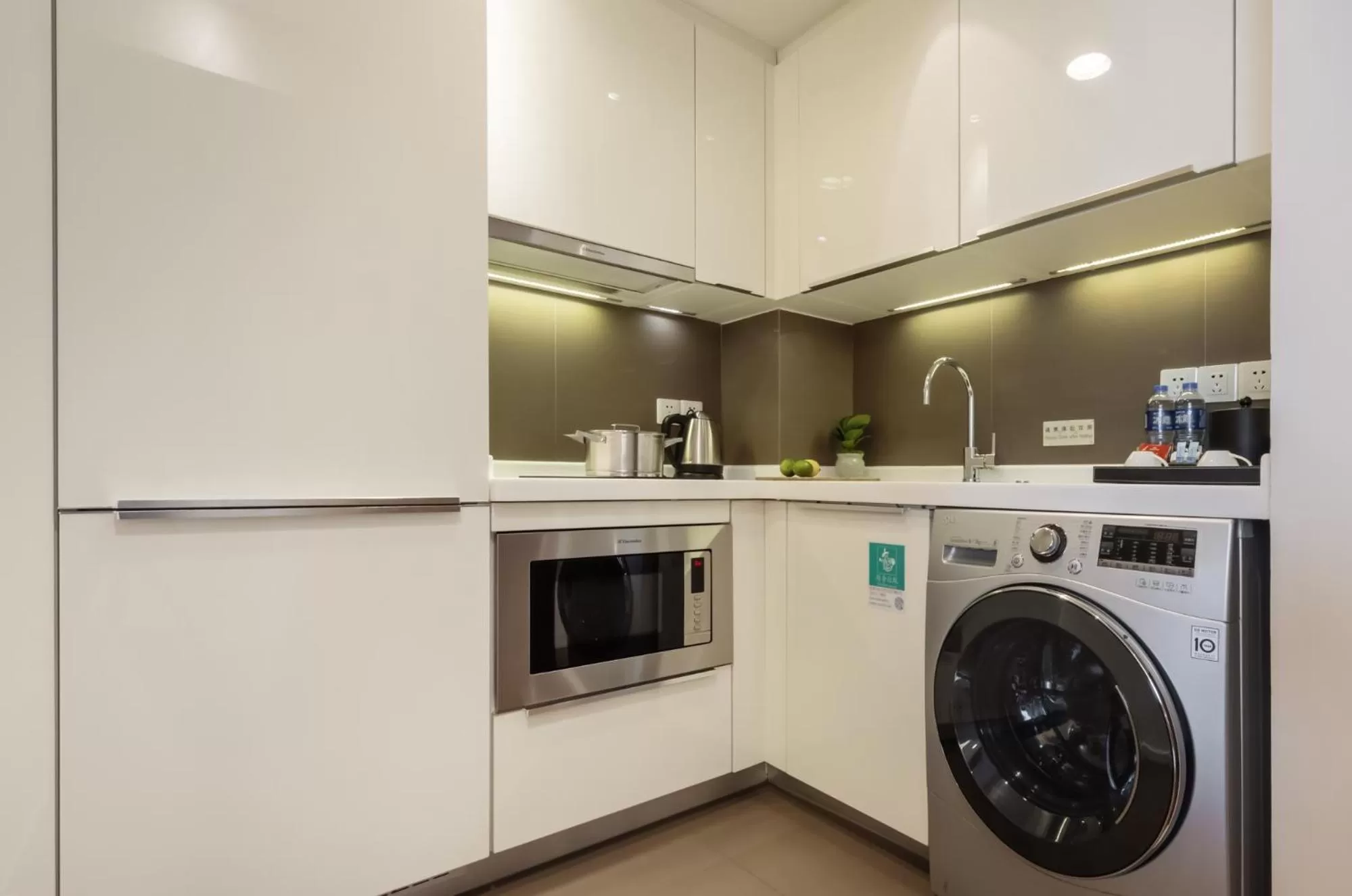 Kitchen or kitchenette in Starr Hotel Shanghai (Shanghai Railway Station)