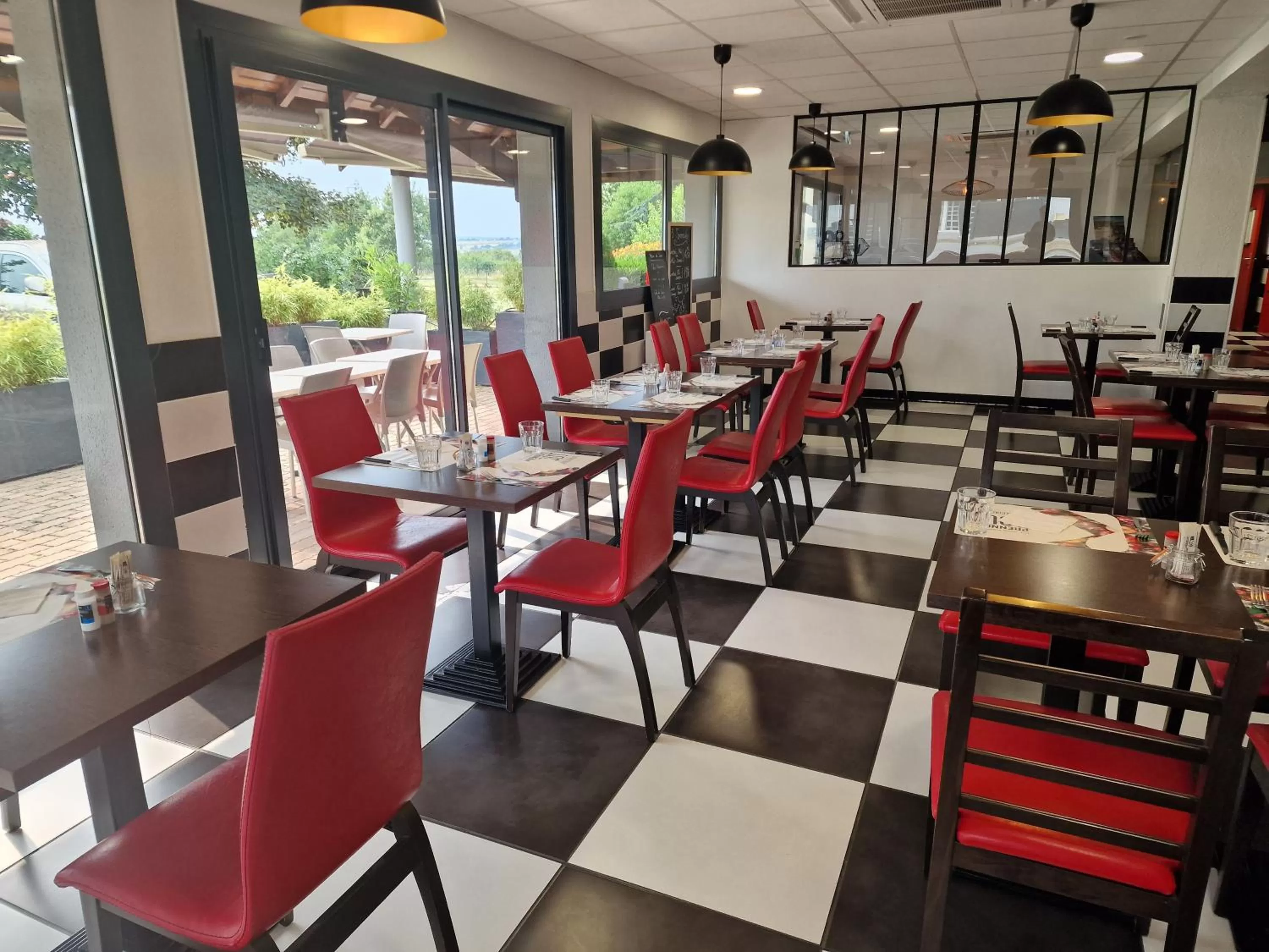 Restaurant/places to eat in Kyriad Montluçon - Saint Victor