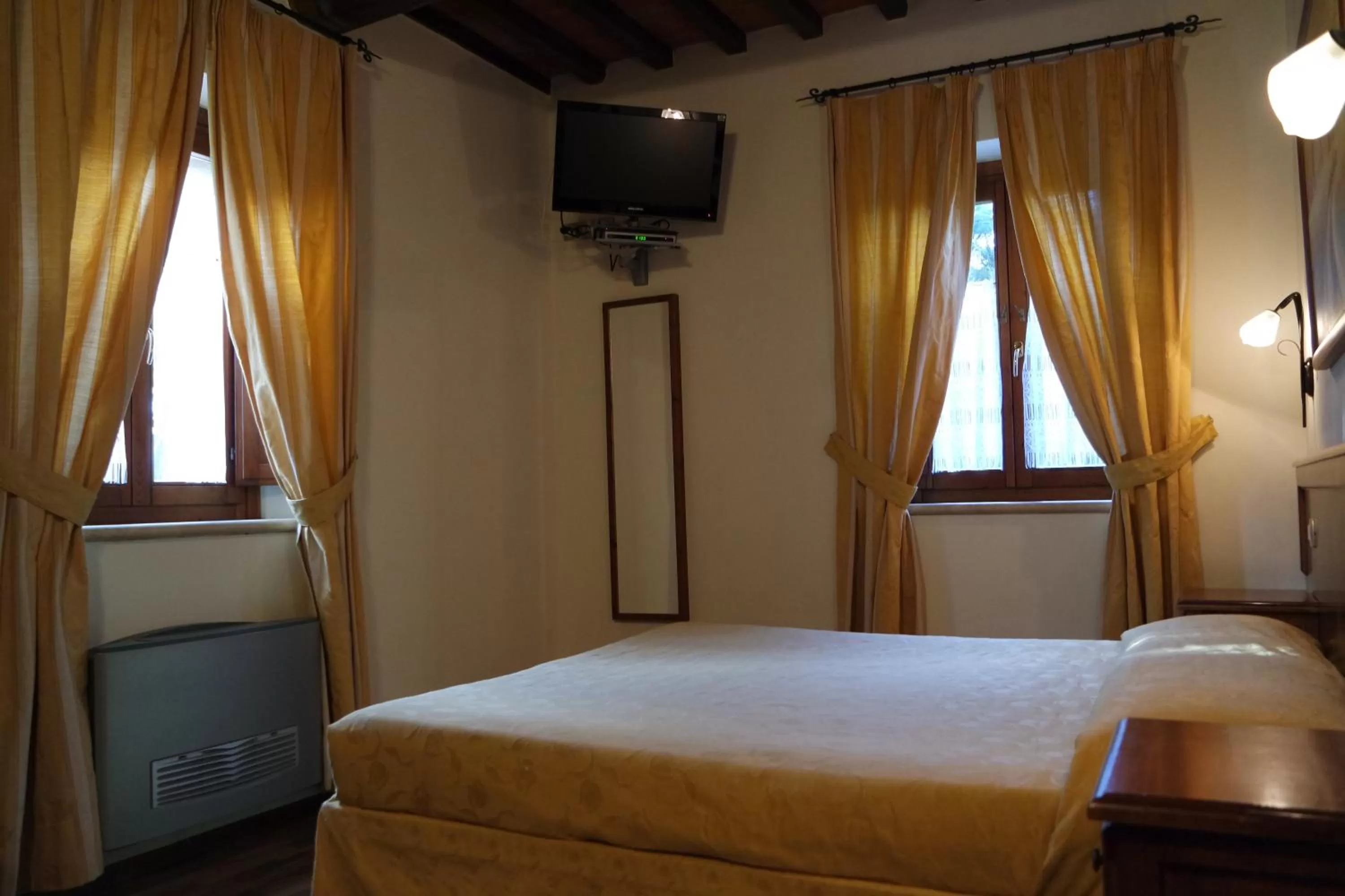Photo of the whole room, Bed in Fonte Dei Tufi