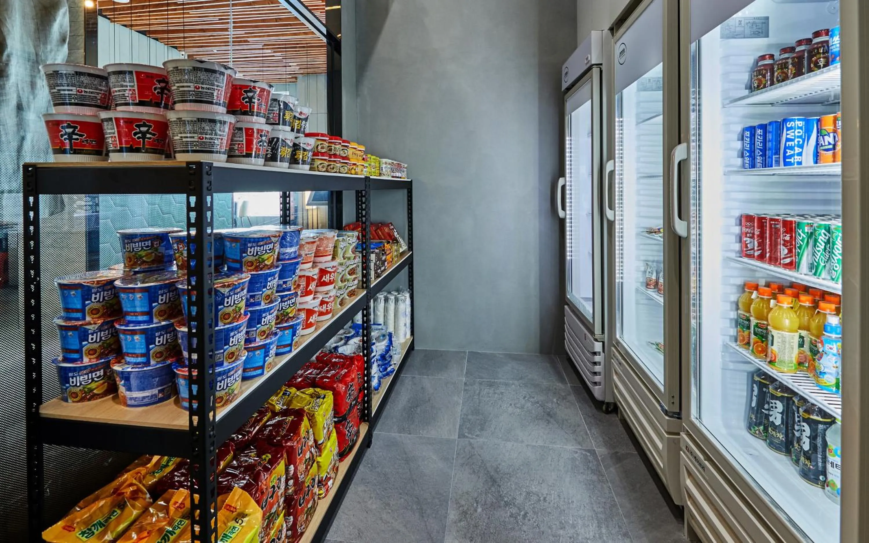 Food and drinks, Supermarket/Shops in hotel riverside