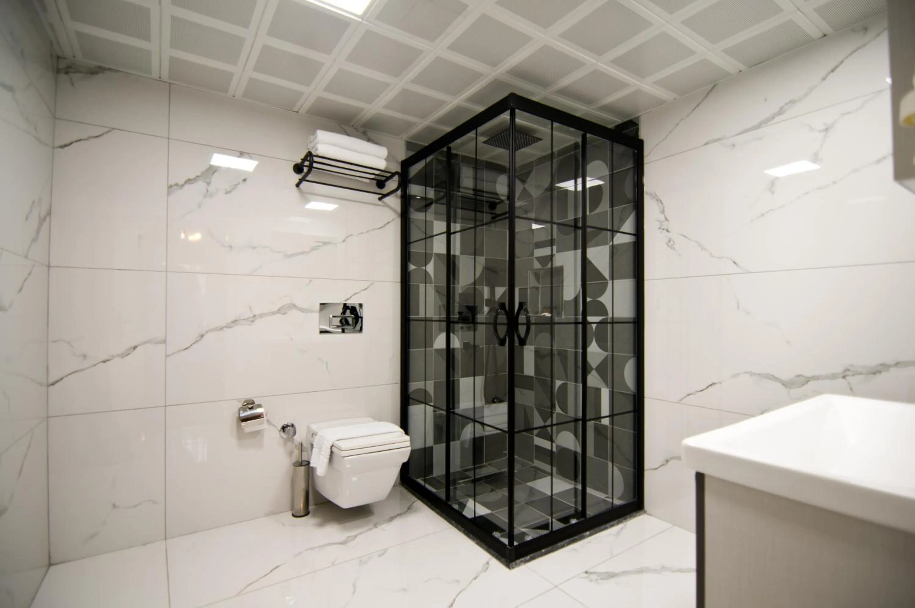 Shower in Paris Garden Hotel Istanbul