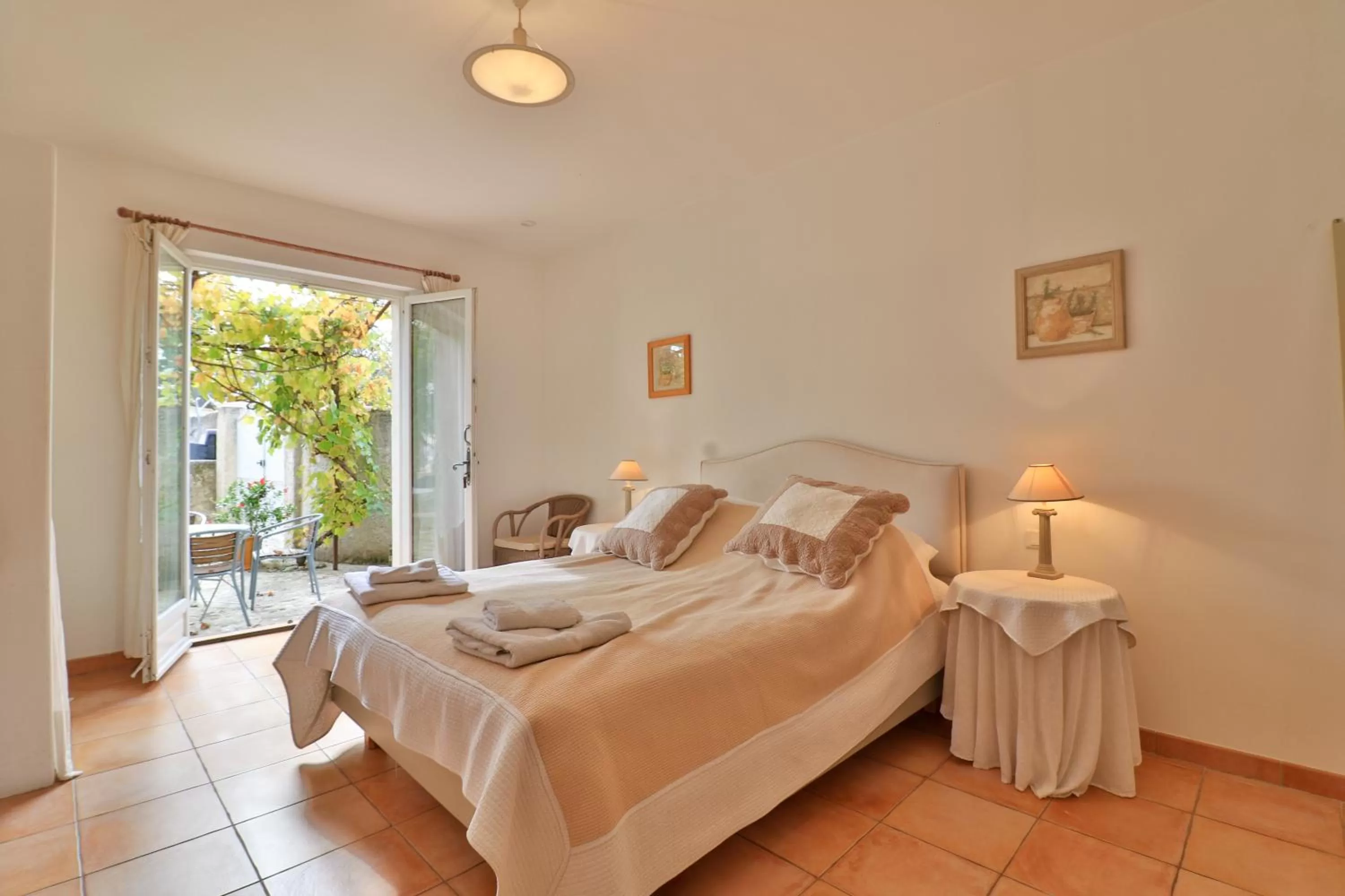 Bedroom, Bed in Mas des Tourterelles