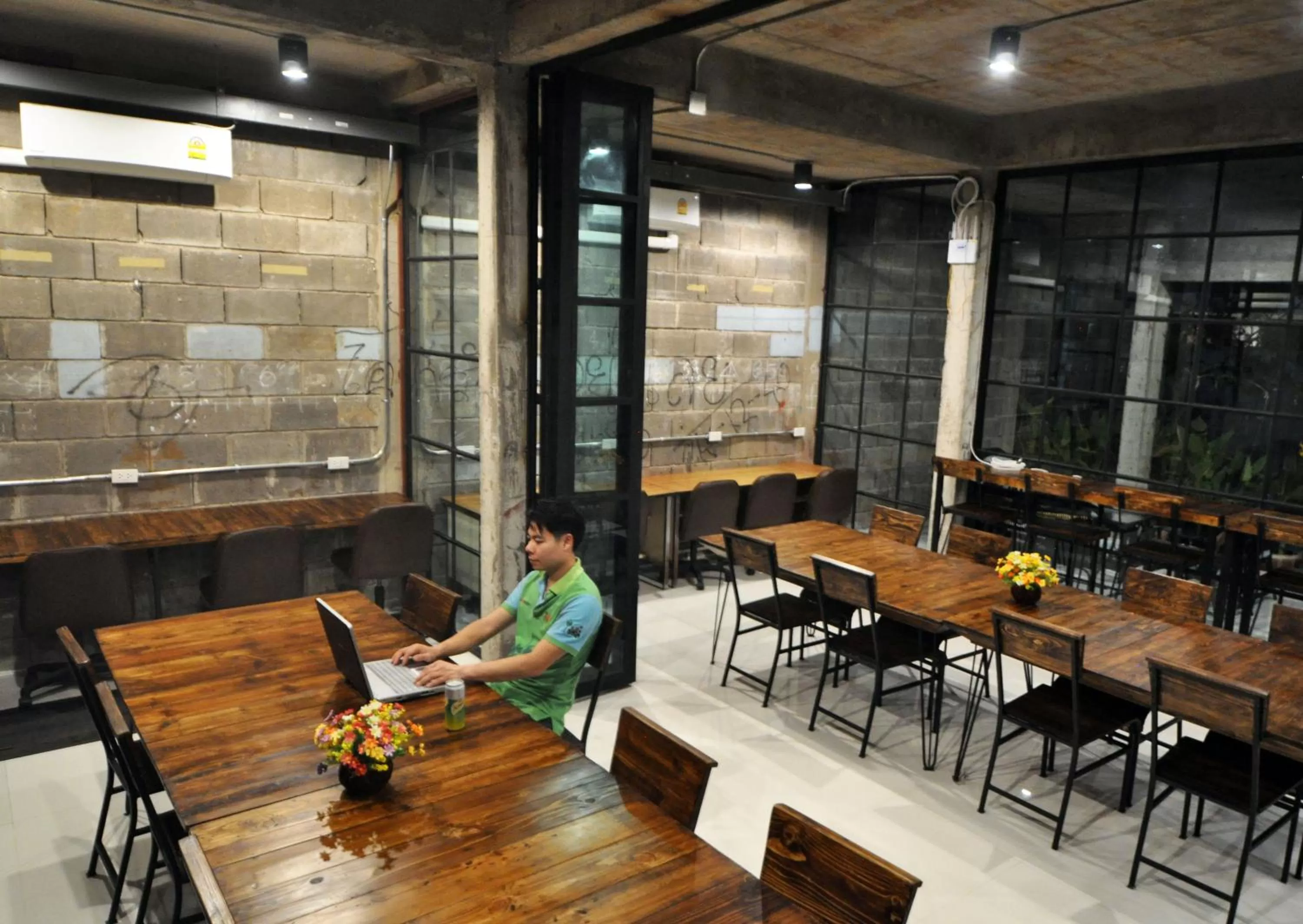 Business facilities in The Warehouse Chiang Mai