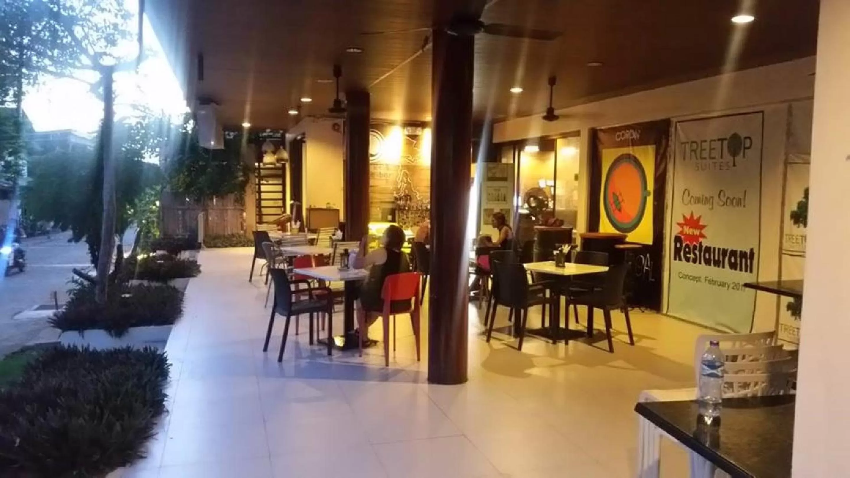 Restaurant/places to eat in Treetop Suites