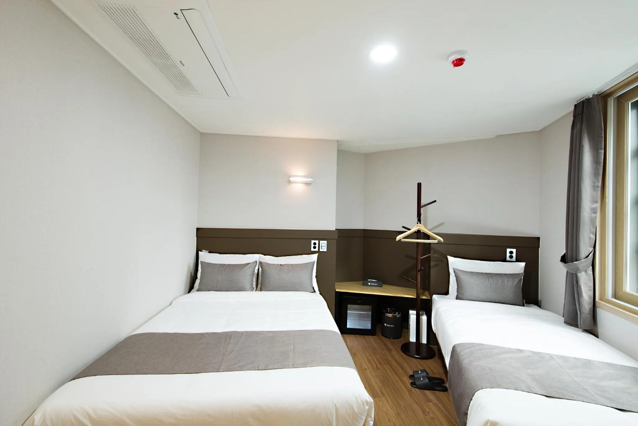 Bedroom, Bed in Ehwa In Myeongdong
