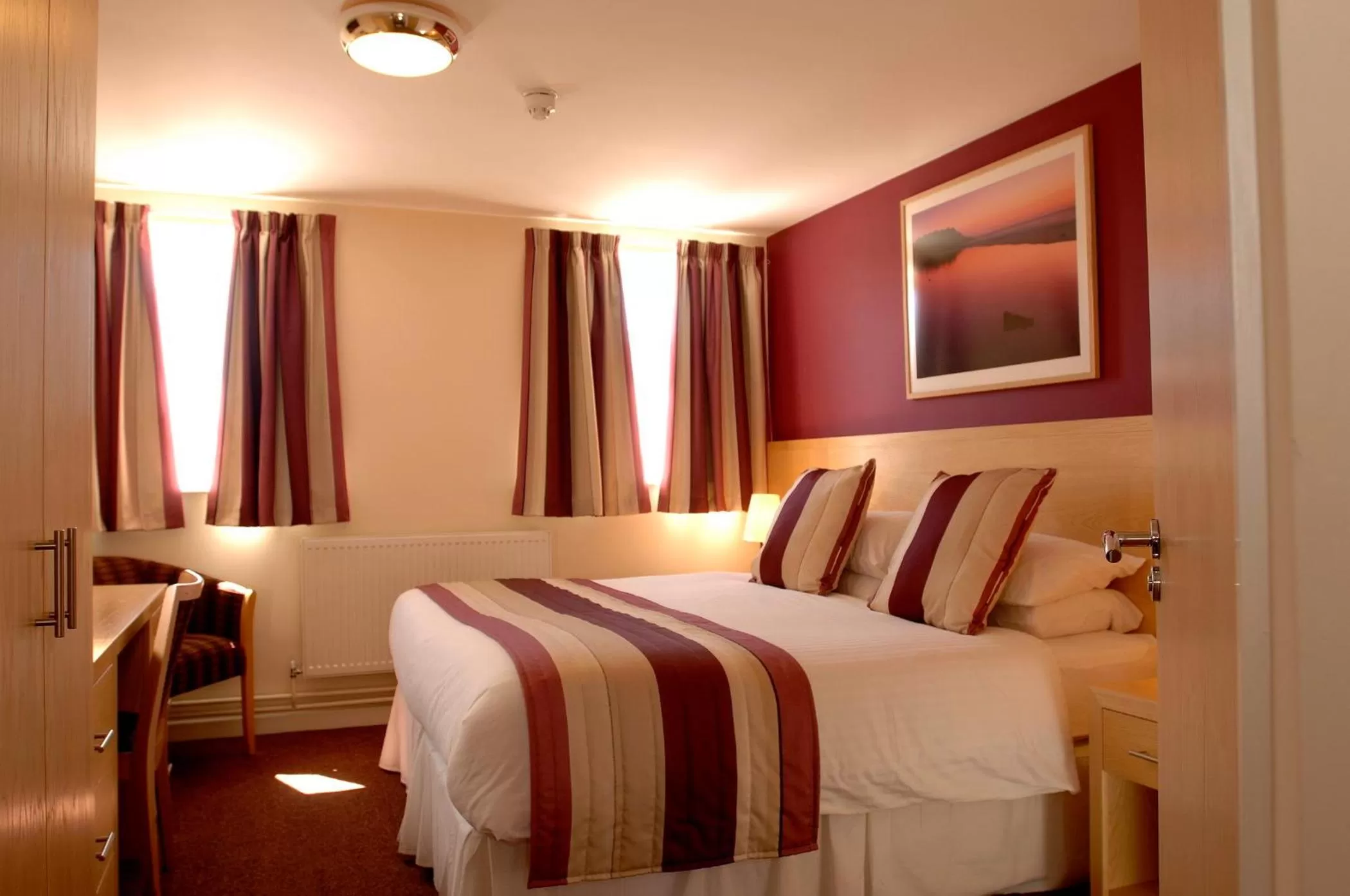 Photo of the whole room, Bed in Royal Maritime Hotel