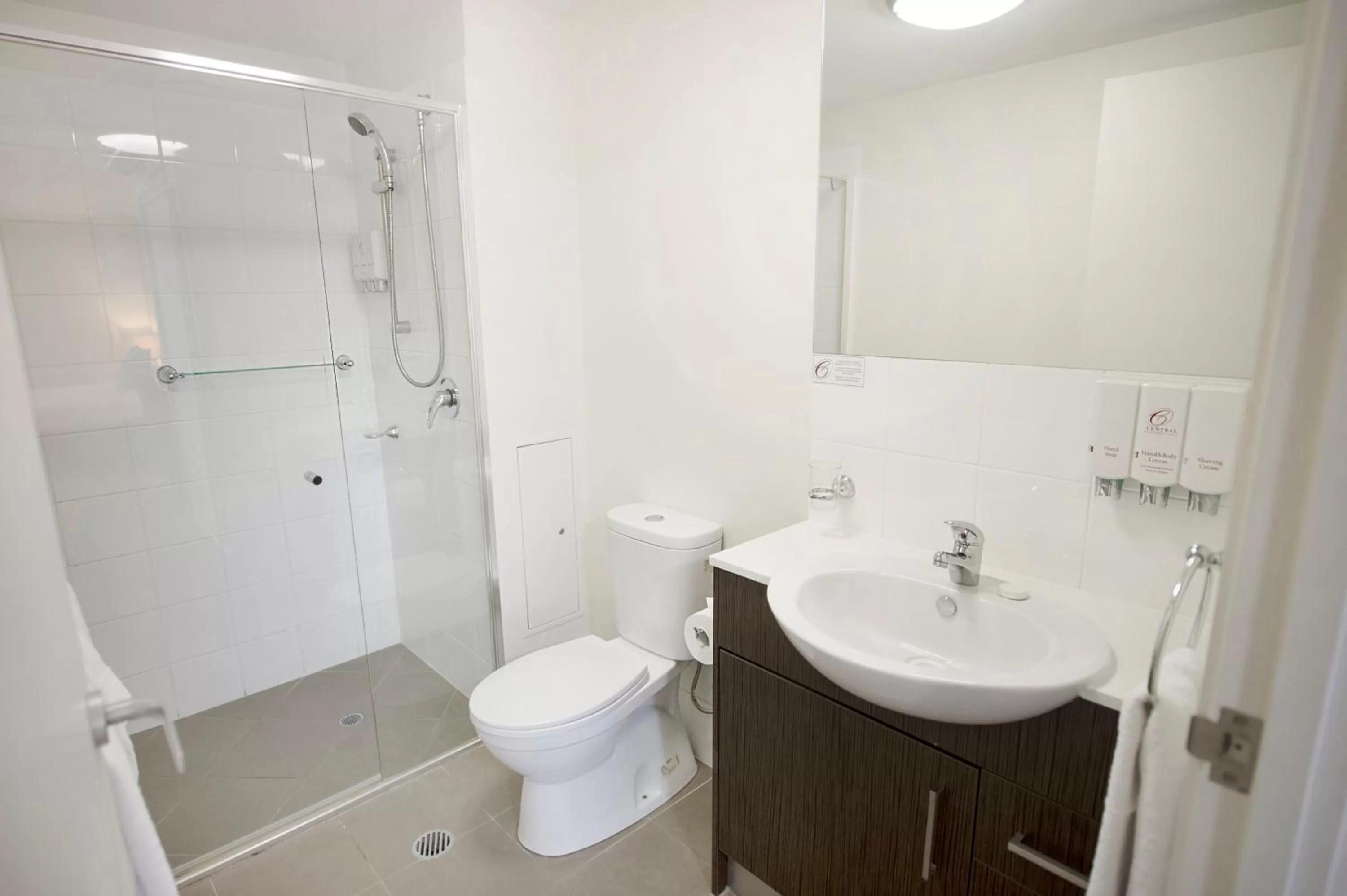 Bathroom in Gladstone City Central Apartment Hotel Official