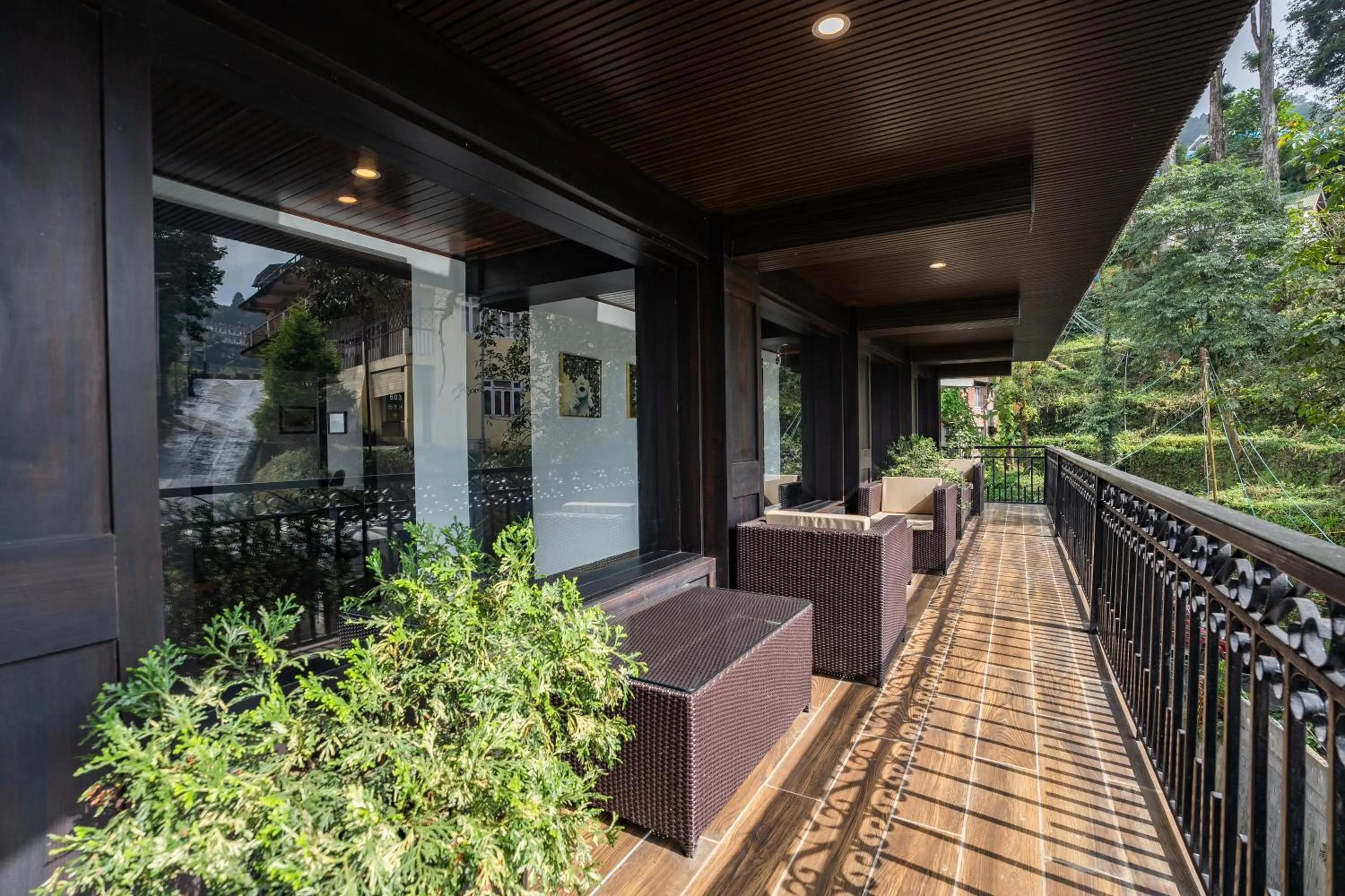 Day in The West Gate Posada By Summit