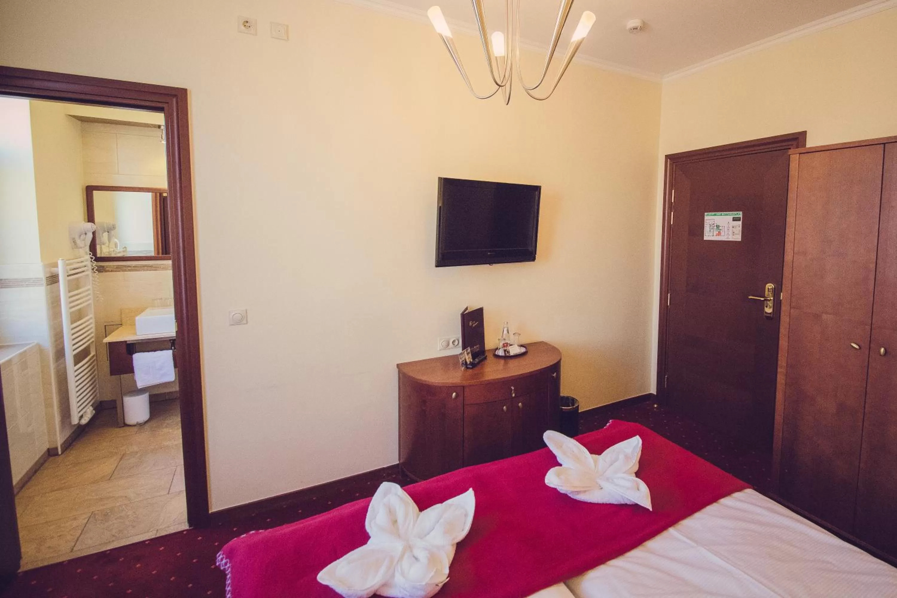 Photo of the whole room, Bed in Hotel Arena City