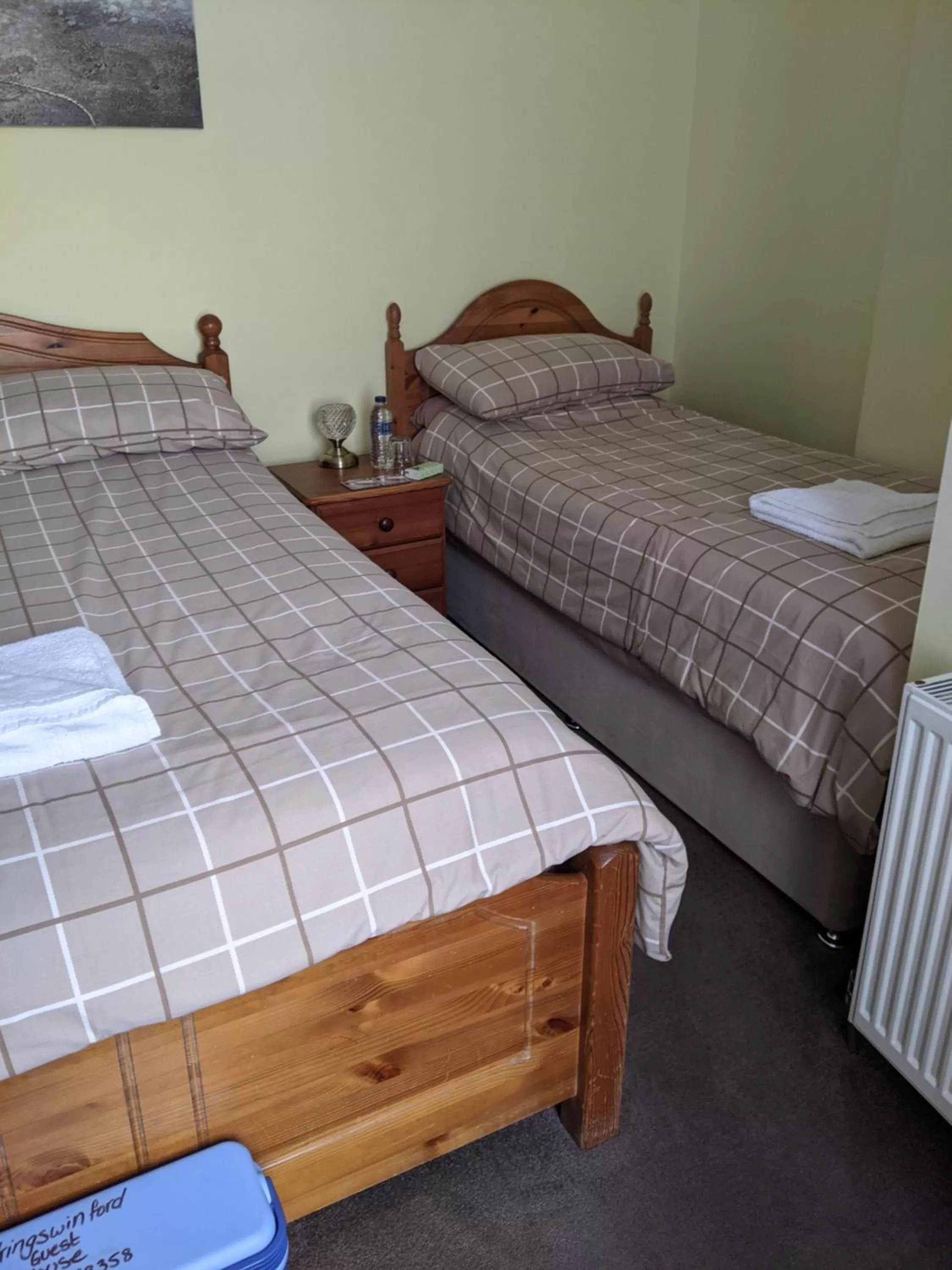 Bed in Kingswinford Guest House with Free Parking