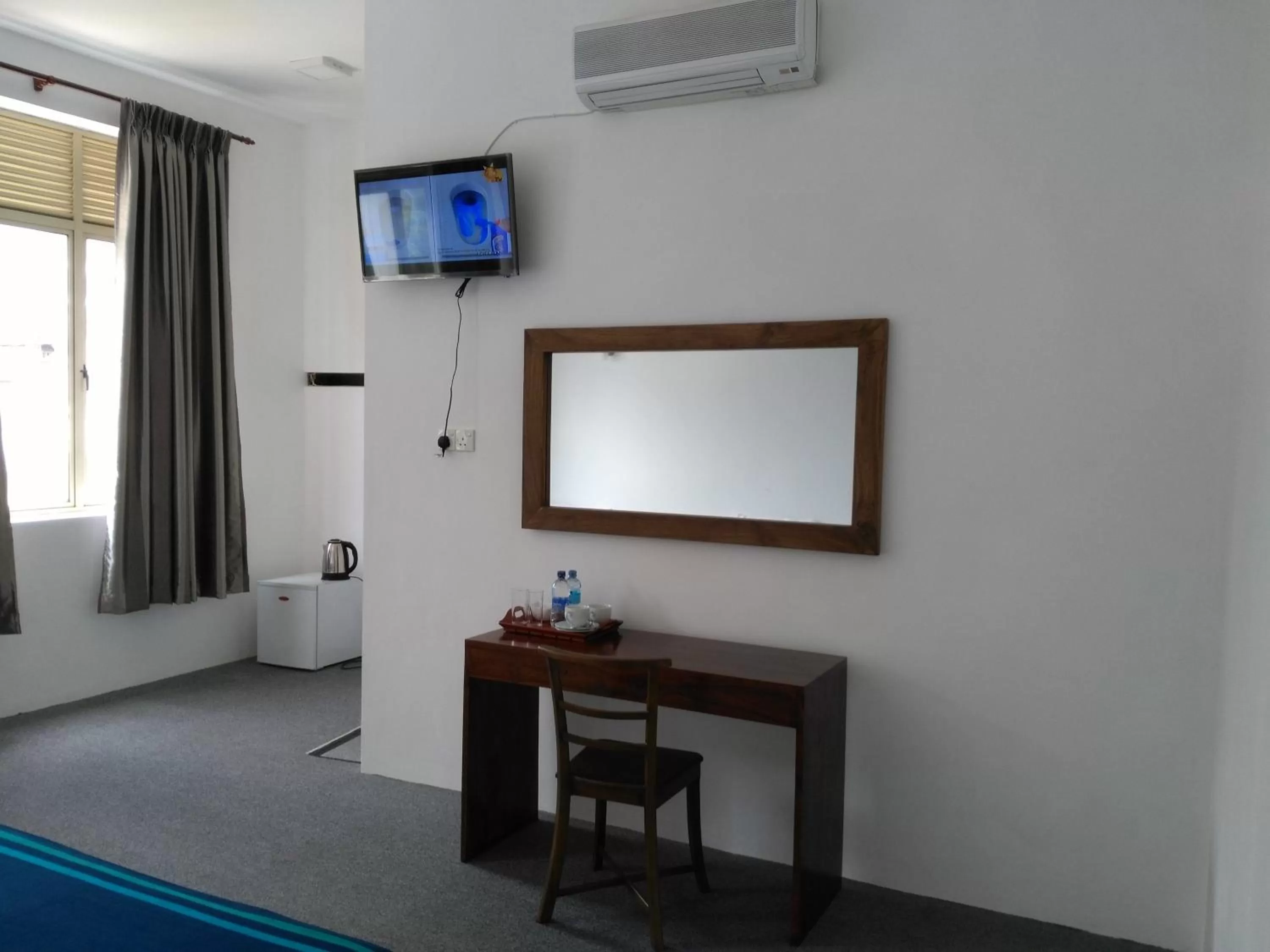 Property building, Coffee/Tea Facilities in West Inn Colombo