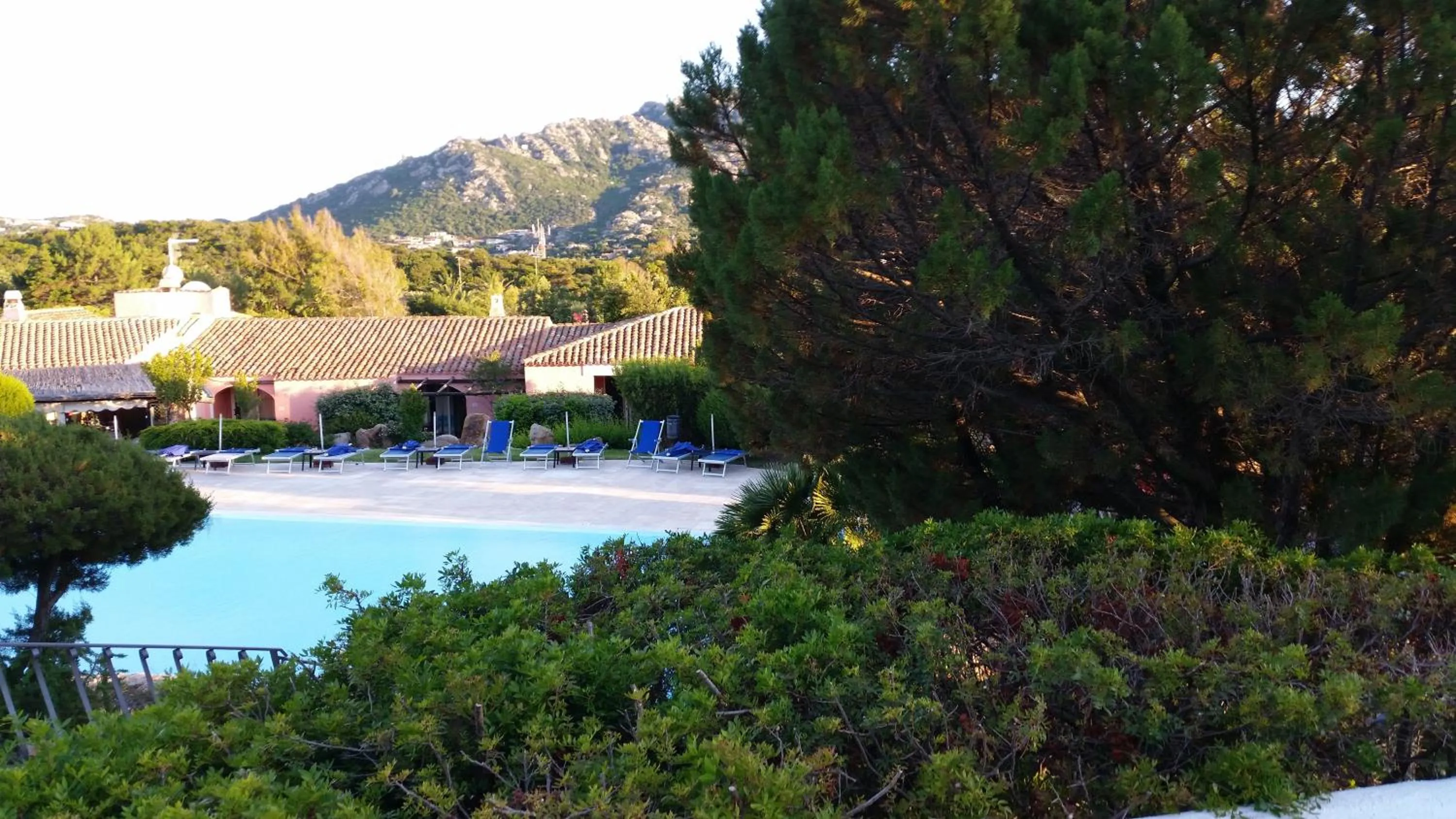 Swimming pool in Colonna Country Club