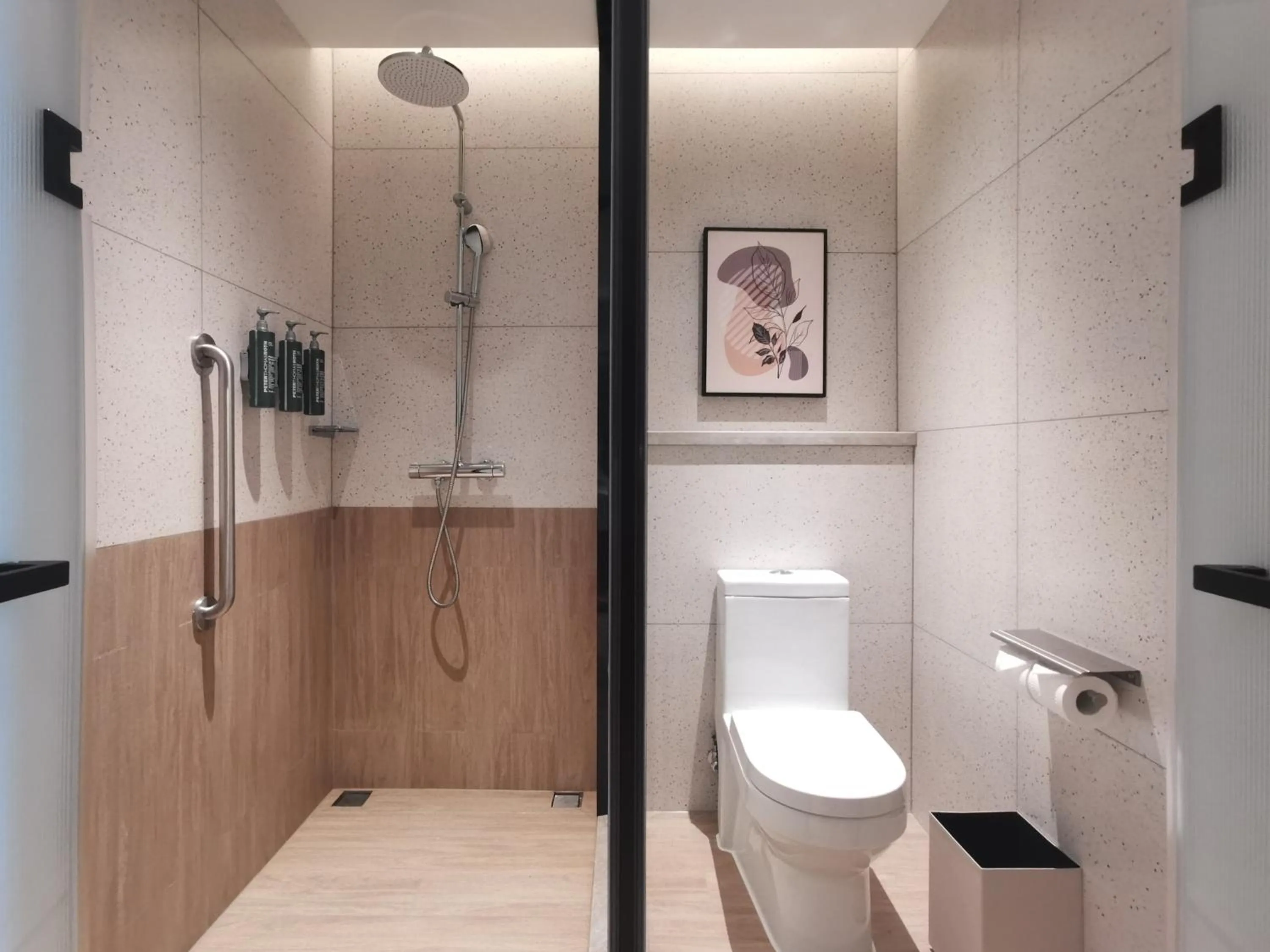 Shower in Hilton Garden Inn Shanghai Lujiazui