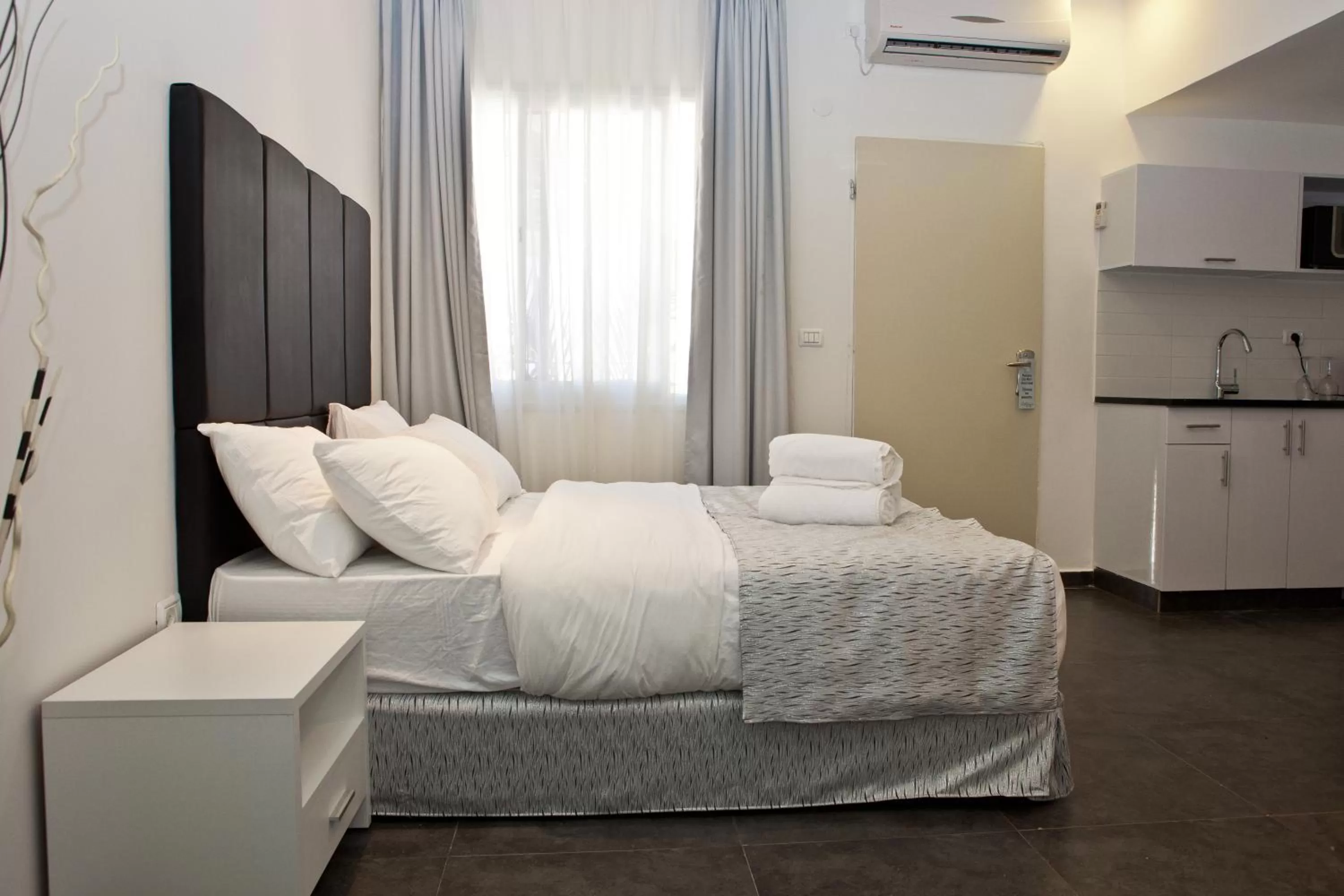 Bed in Geula Suites BY RAPHAEL HOTELS