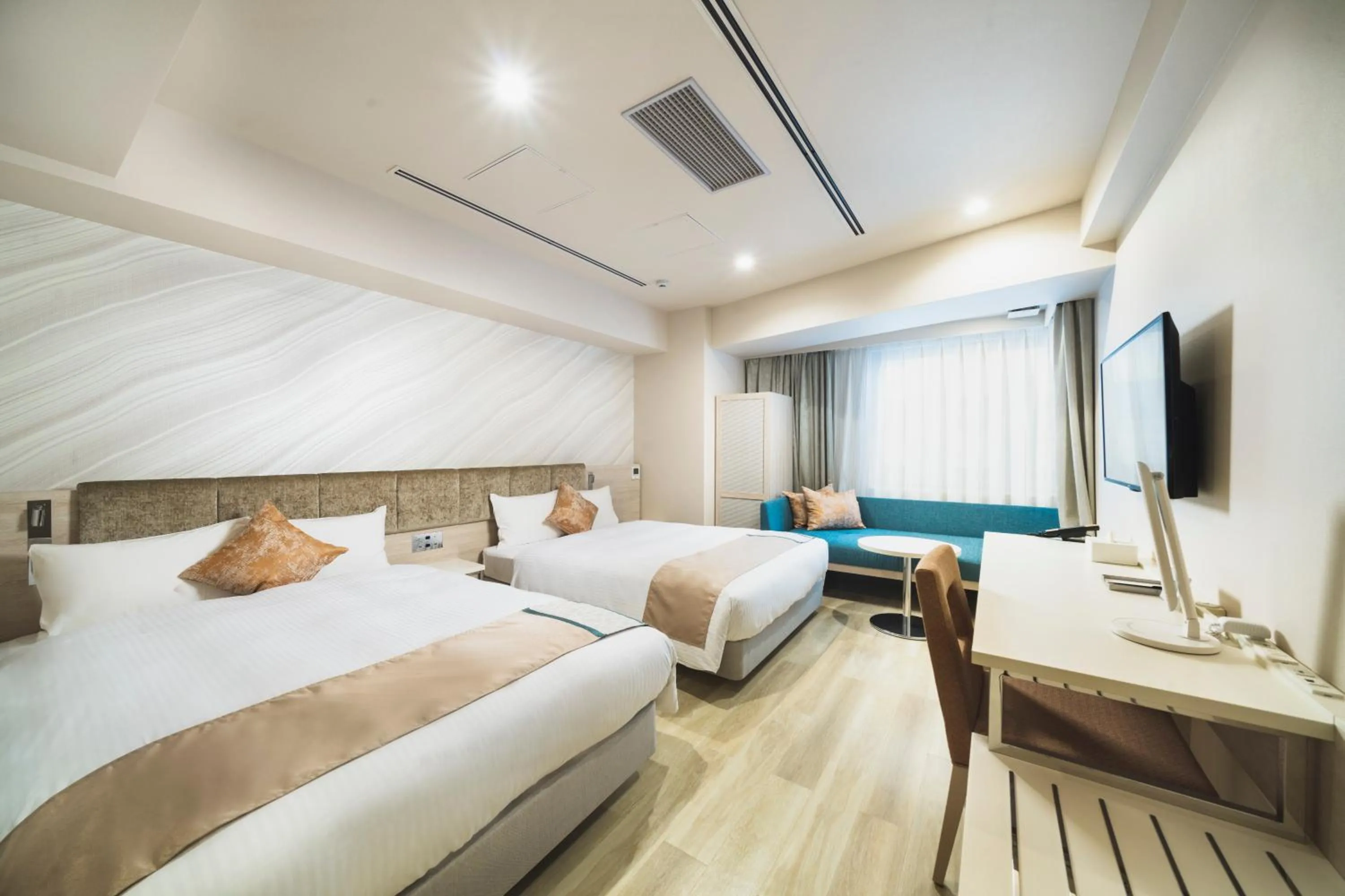 Photo of the whole room, Bed in Rembrandt Style Naha