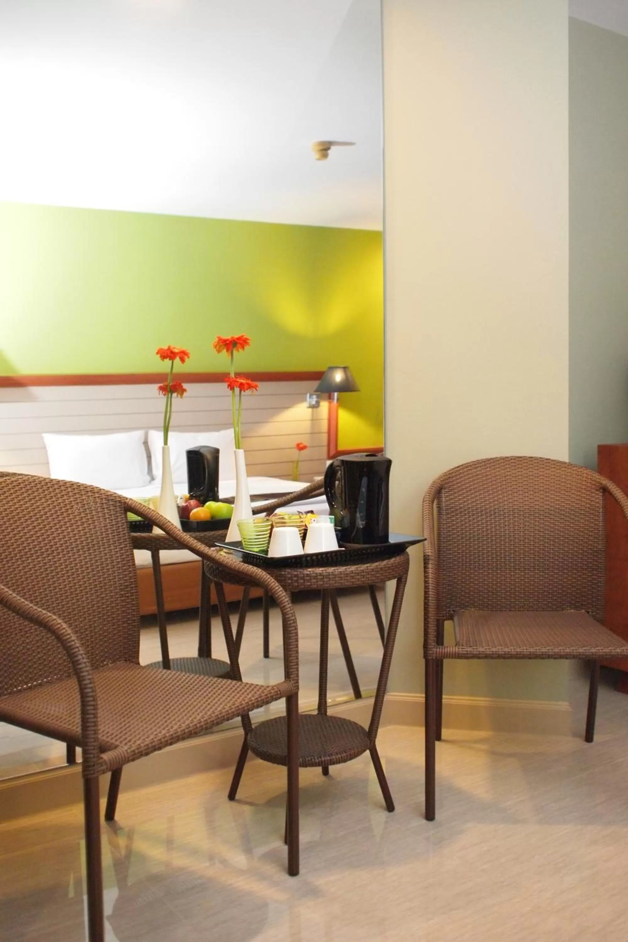 Coffee/tea facilities in Long Beach Cha-Am Hotel