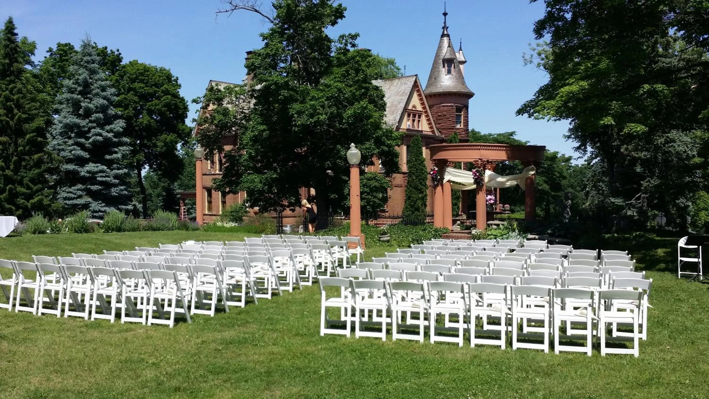 Garden in Henderson Castle Inn