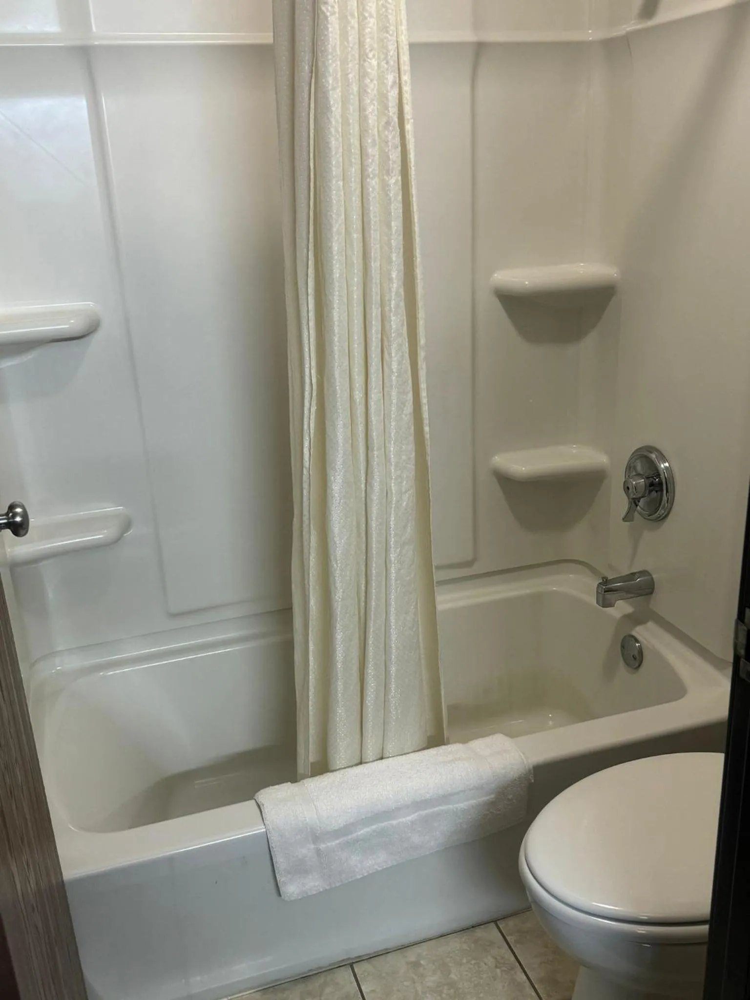 Bathroom in Econo Lodge Lincoln