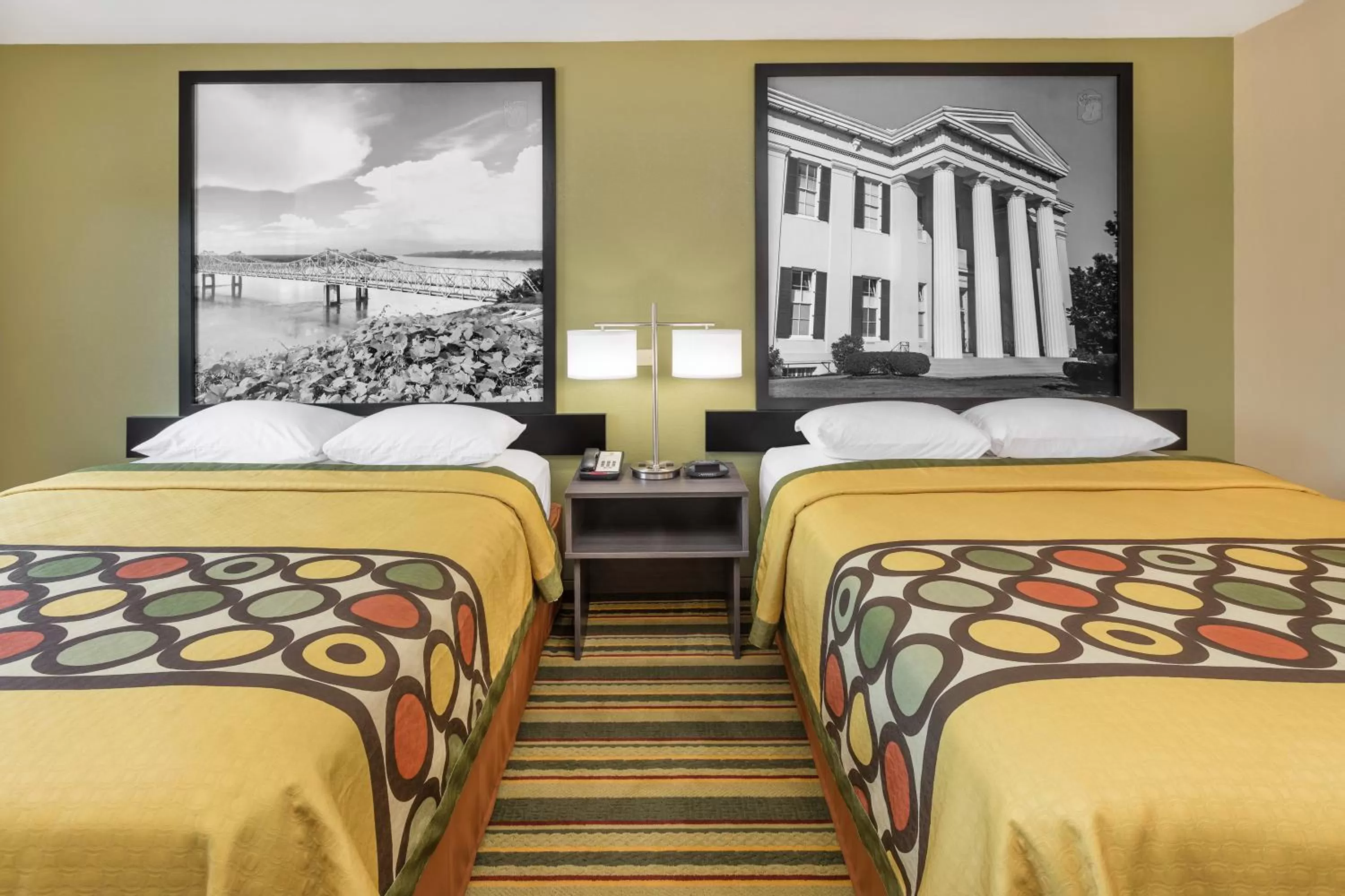 Bedroom, Bed in Super 8 by Wyndham Vicksburg