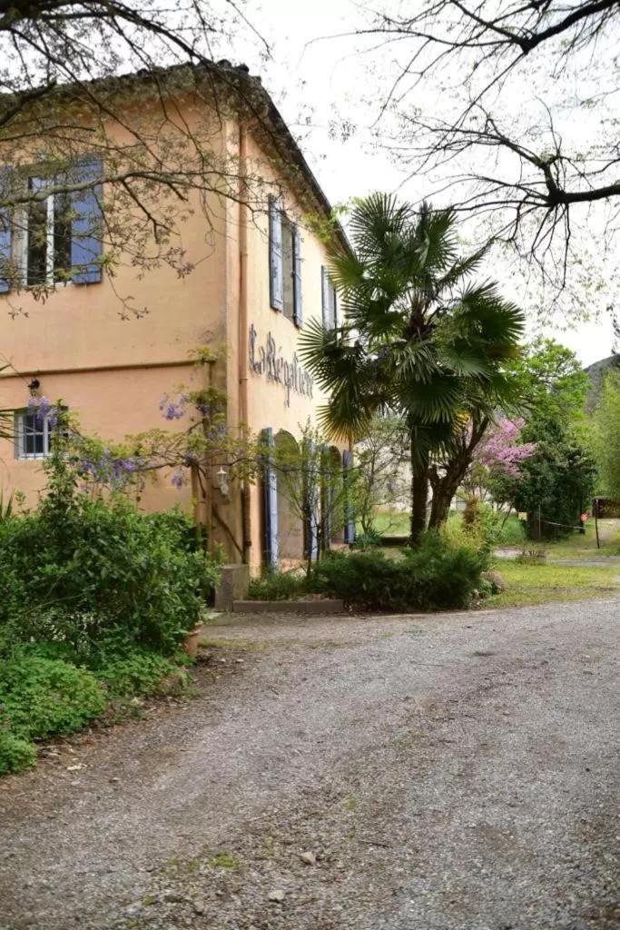 Garden in Logis Hotel Restaurant Le Domaine de la Régalière