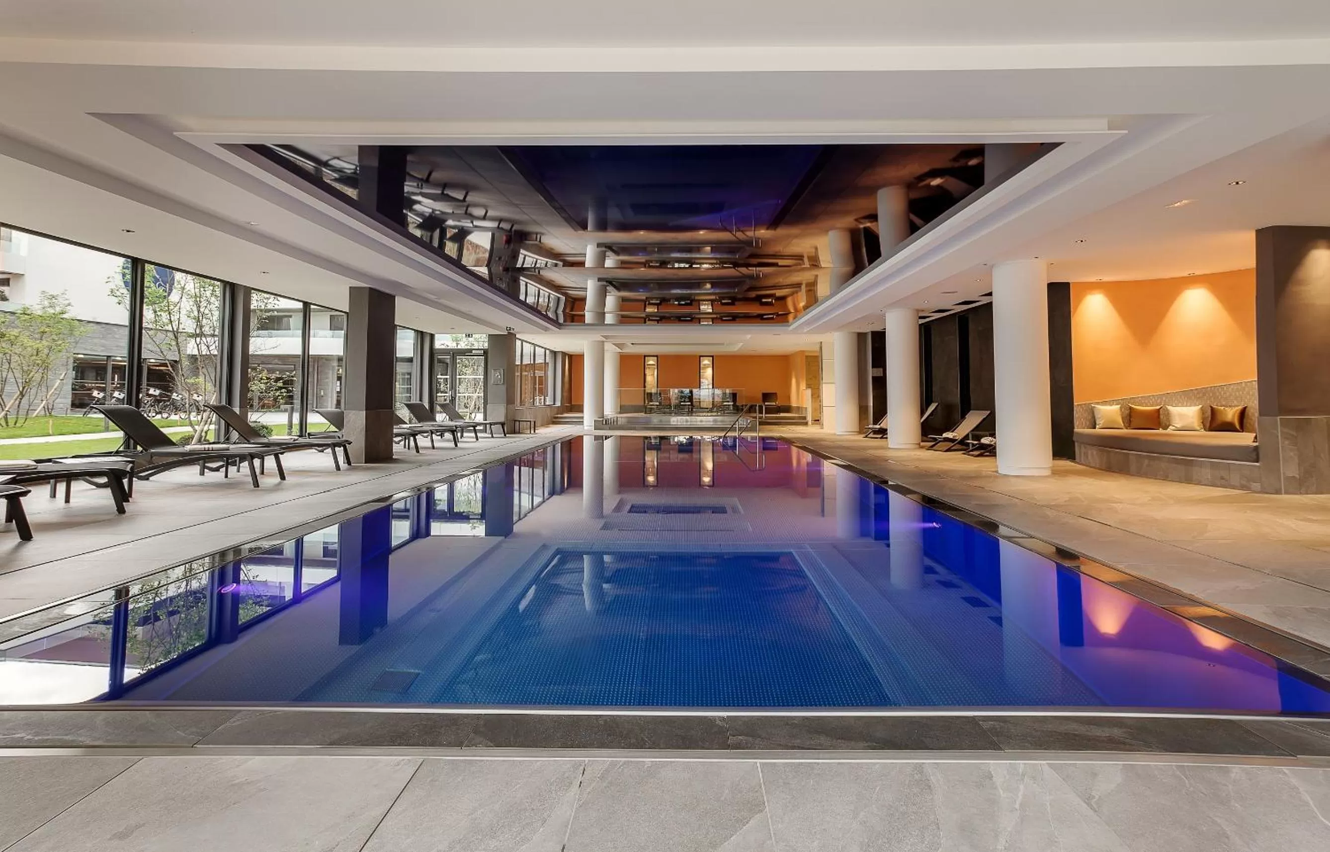 Swimming pool in Rivage Hôtel & Spa Annecy