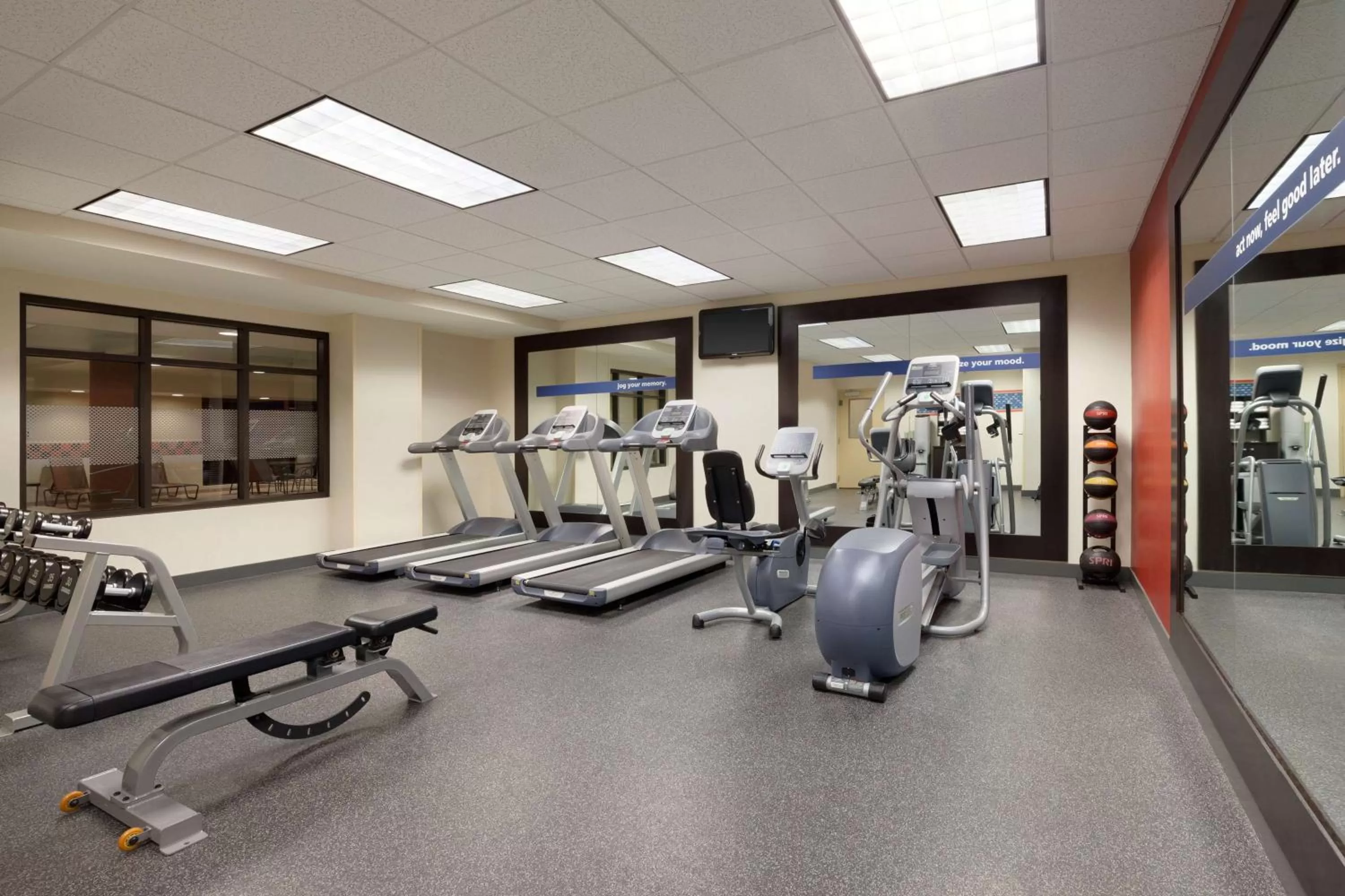 Fitness centre/facilities in Hampton Inn & Suites East Hartford