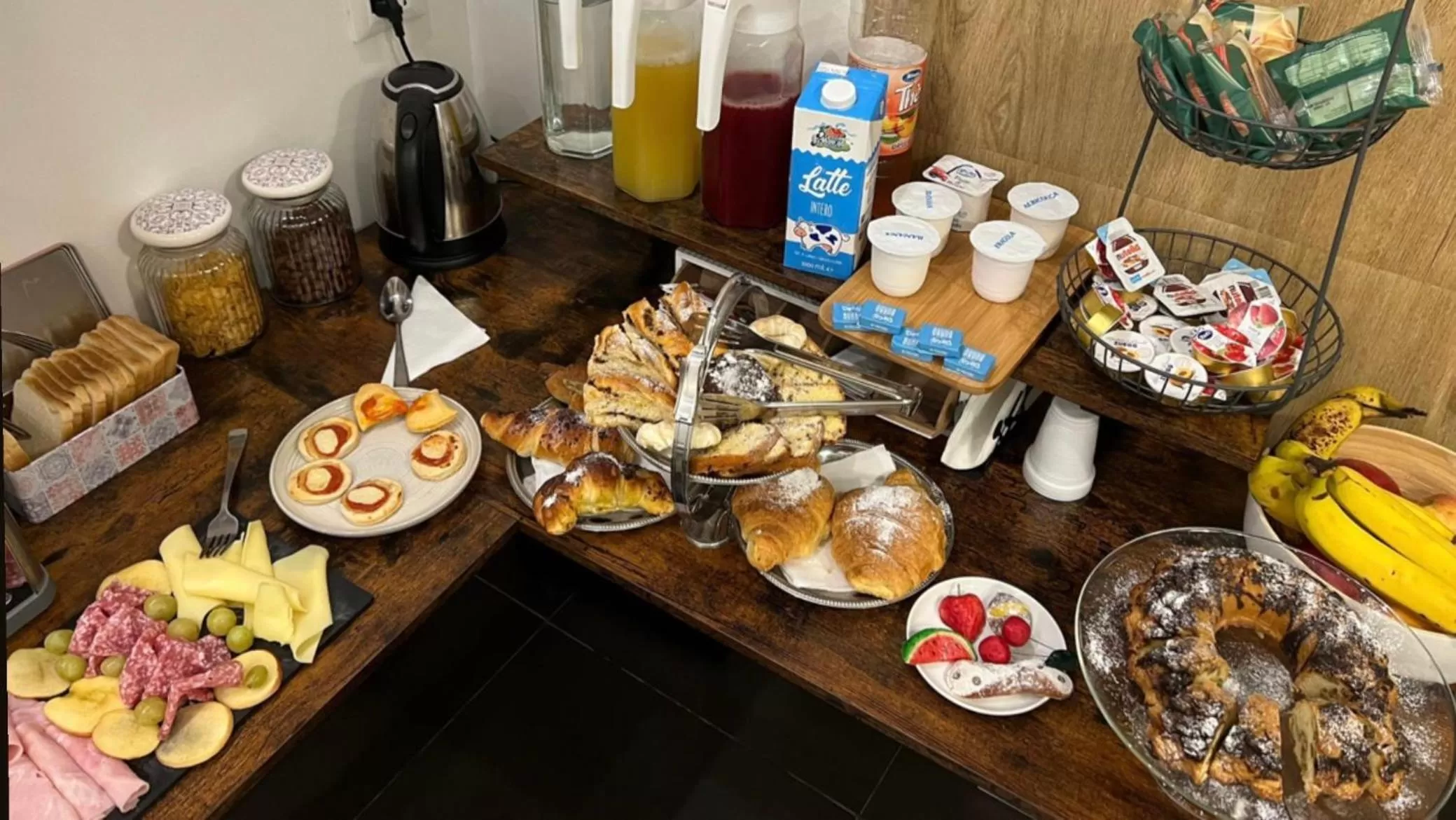 Breakfast in DhOME B&B