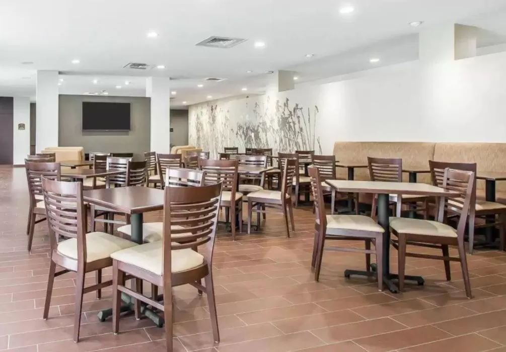 Restaurant/places to eat in Sleep Inn & Suites Hannibal West