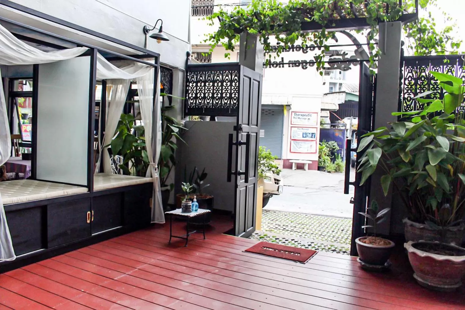 Facade/entrance in Vlodge House