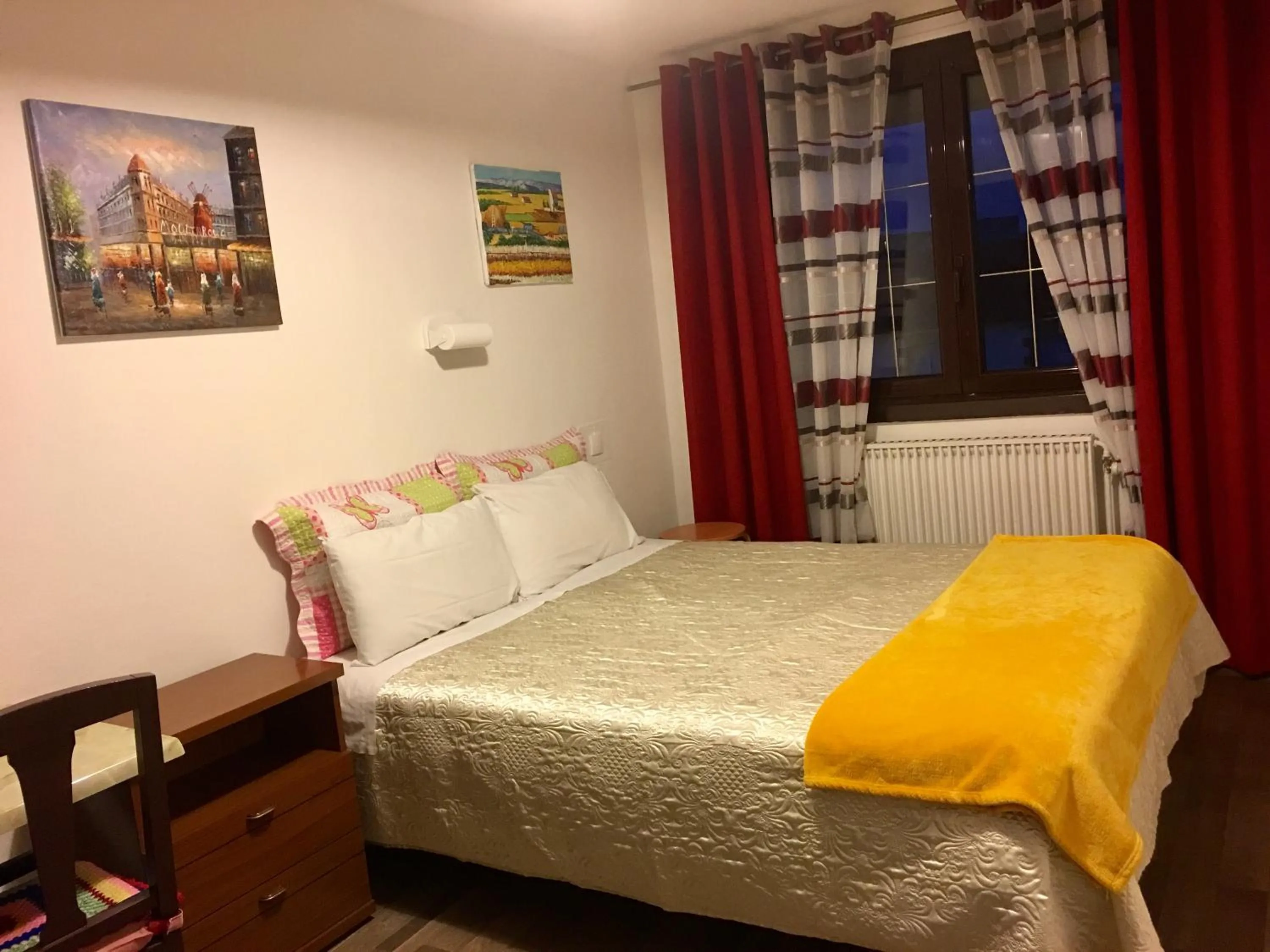 Bed in Hotel Paris Star