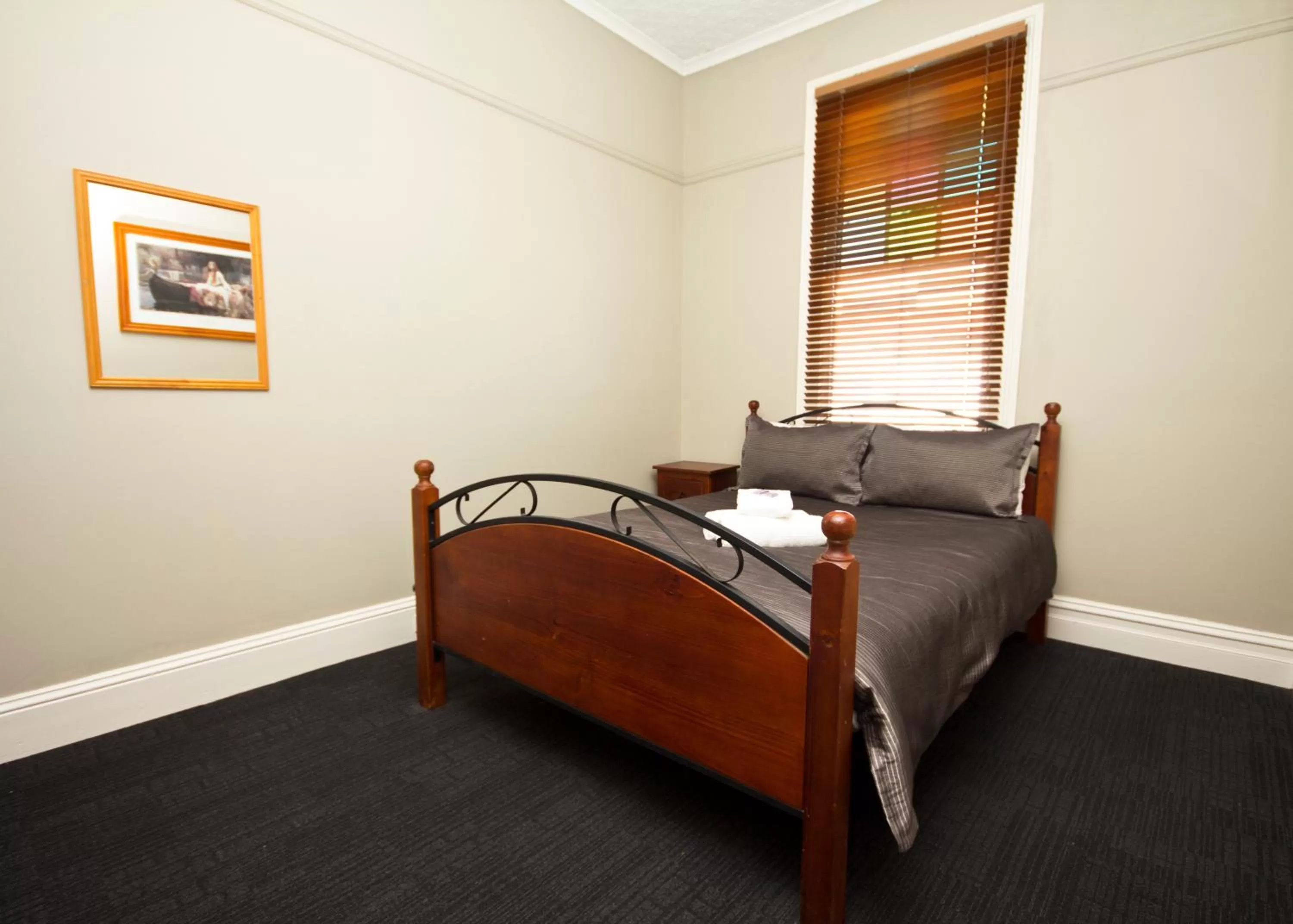 Photo of the whole room, Bed in Peden's Hotel