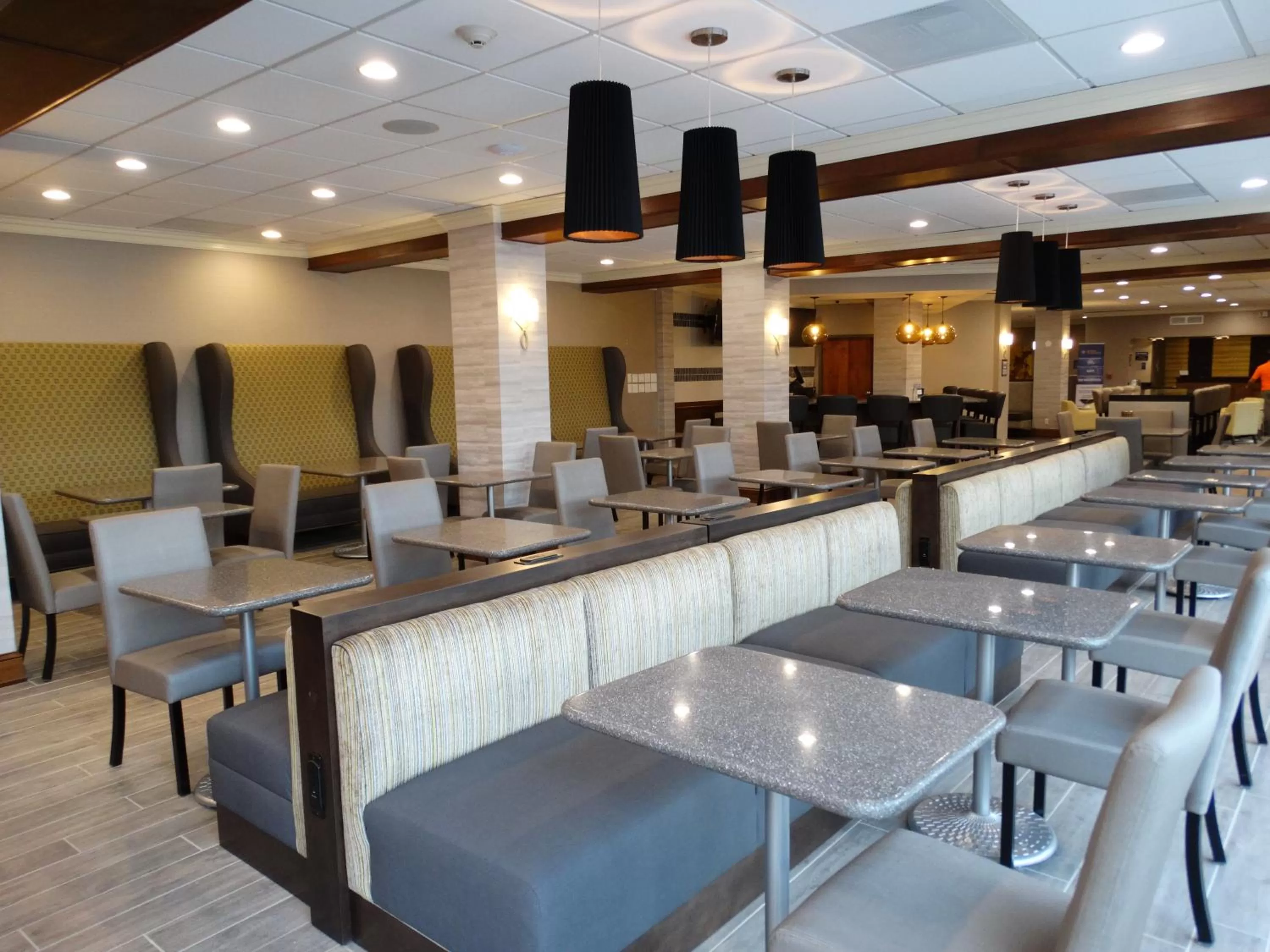 Restaurant/places to eat in Best Western Premier Airport/Expo Center Hotel