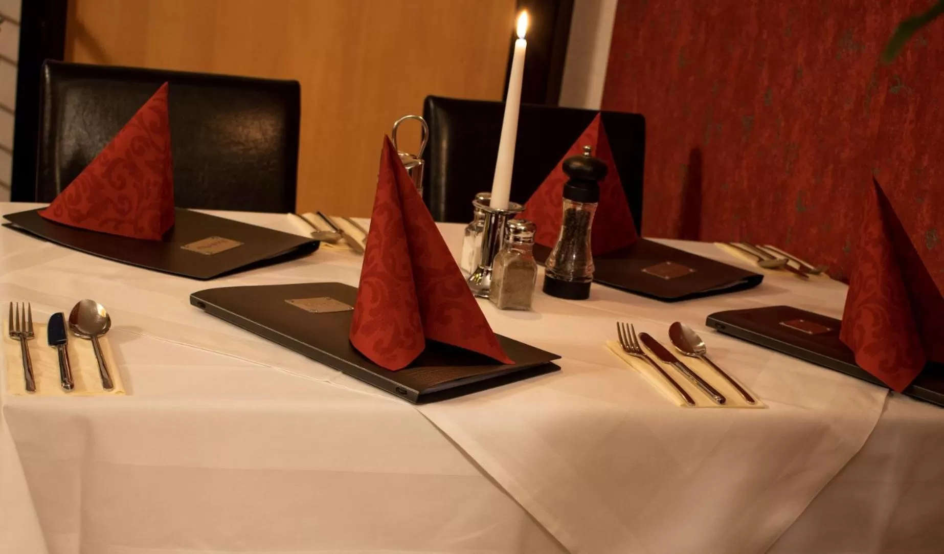 Restaurant/places to eat in Check Inn Hotel Merseburg