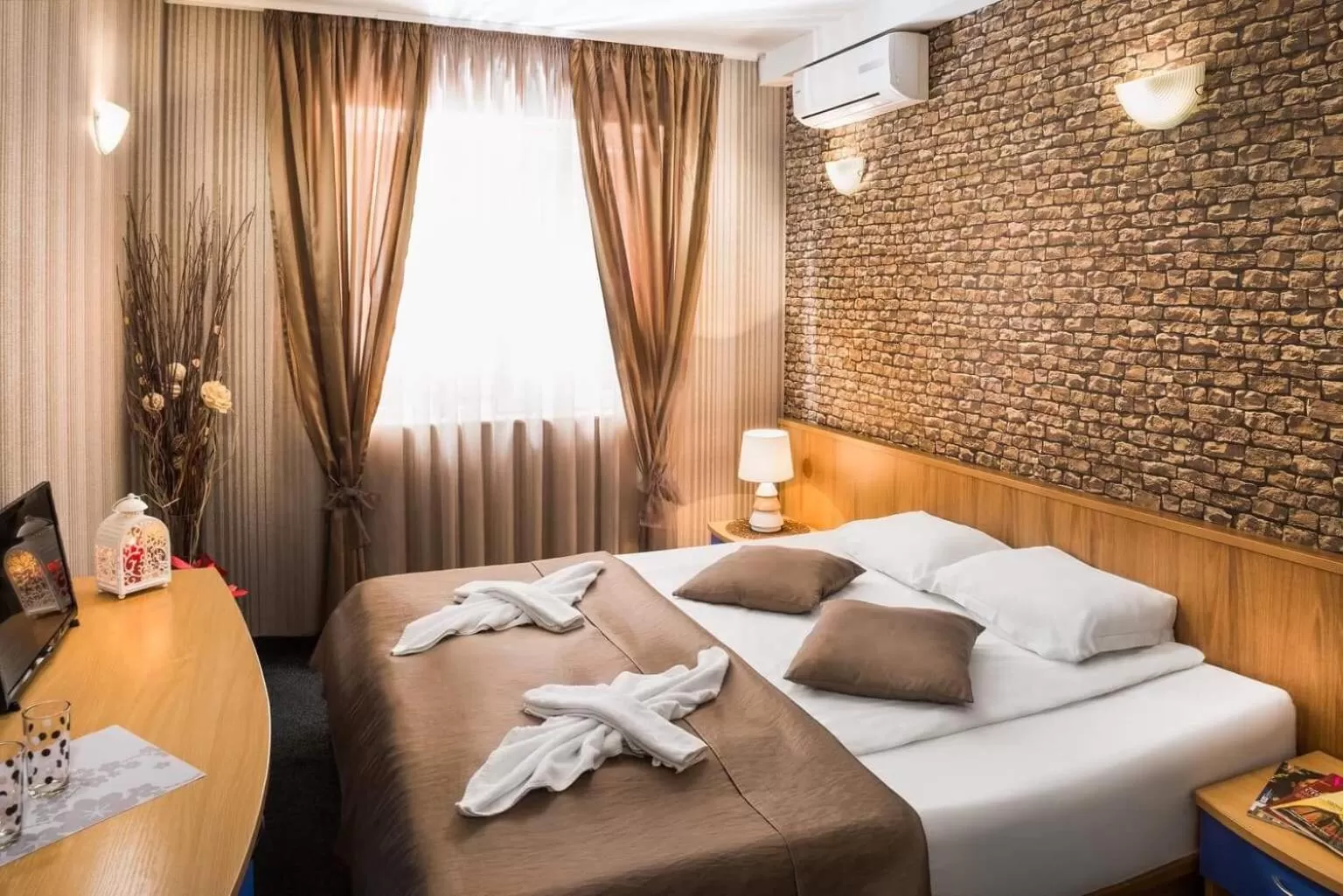 Bed in Hotel Central Point