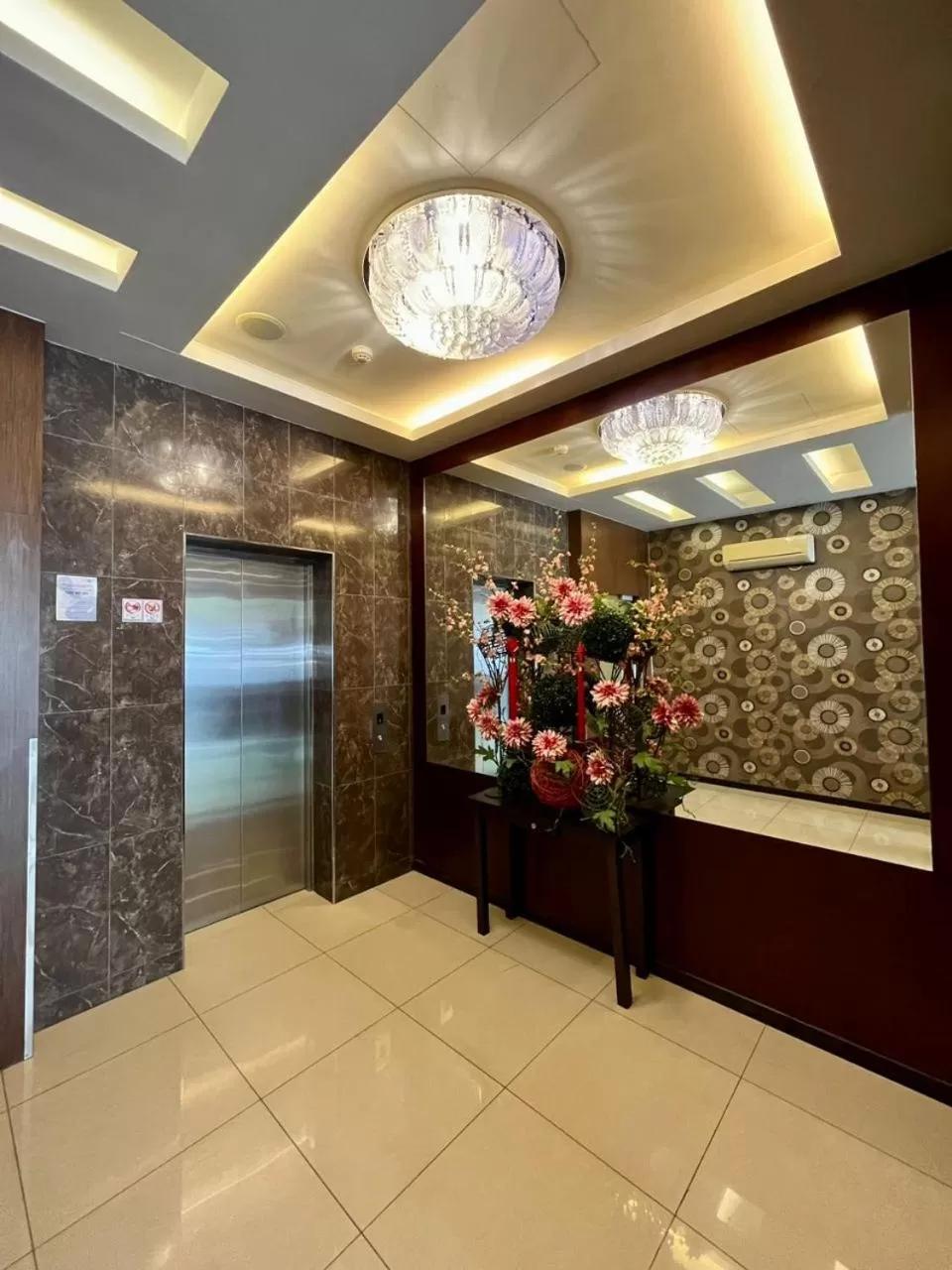 Eight Days Boutique Hotel - Impian Emas