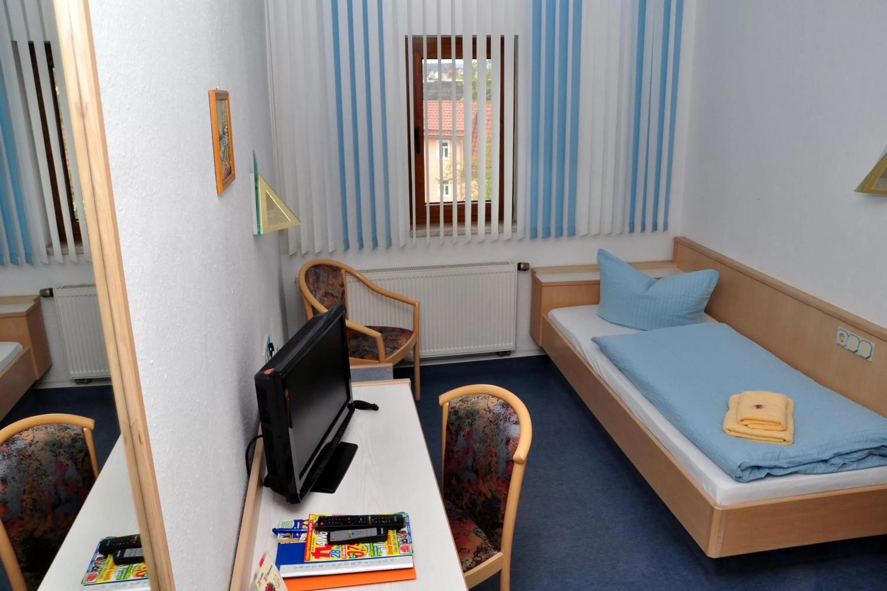 Photo of the whole room, TV/Entertainment Center in Hotel Am Hohen Schwarm