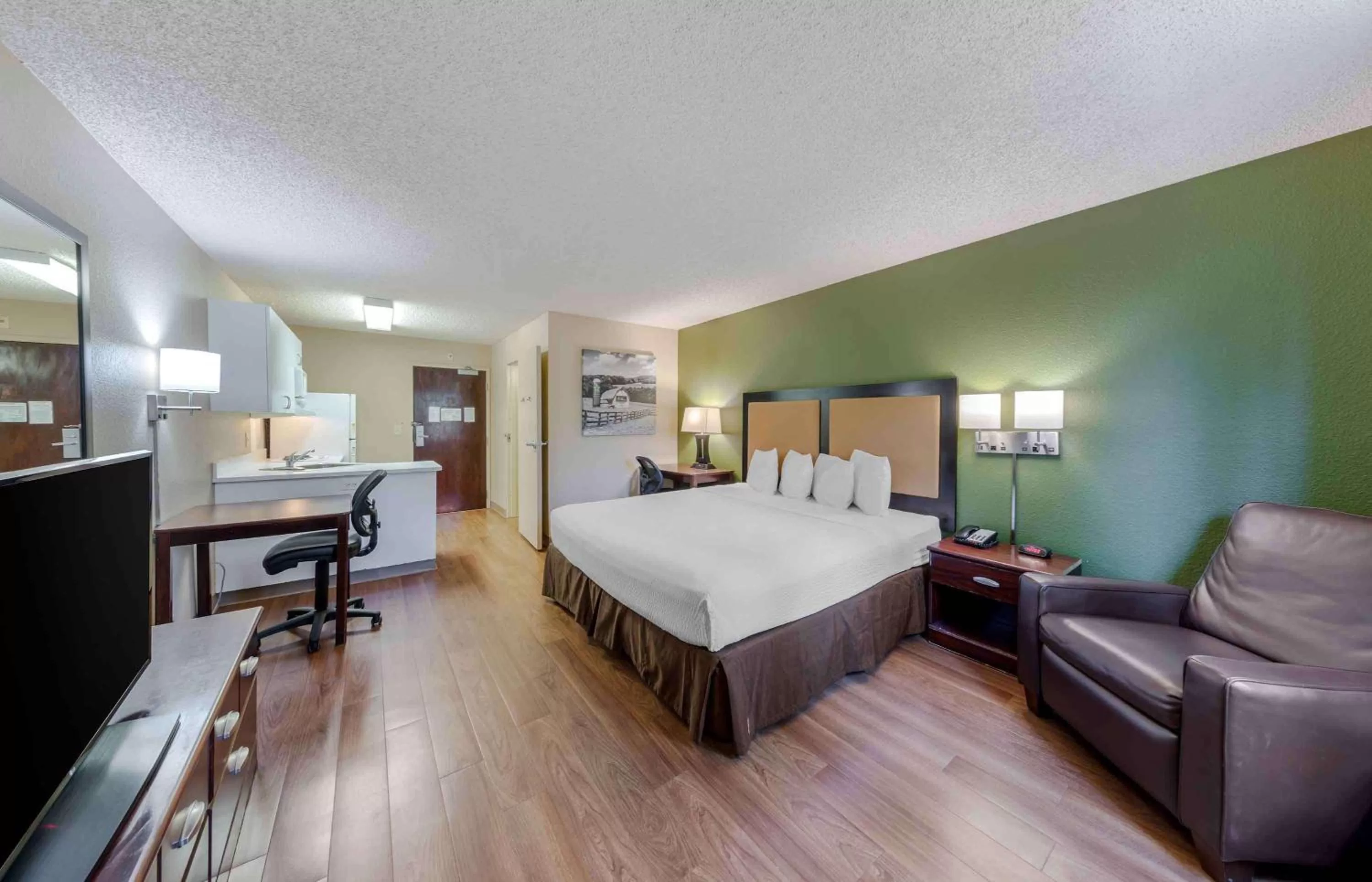 Bedroom, Bed in Extended Stay America Suites - Los Angeles - Arcadia