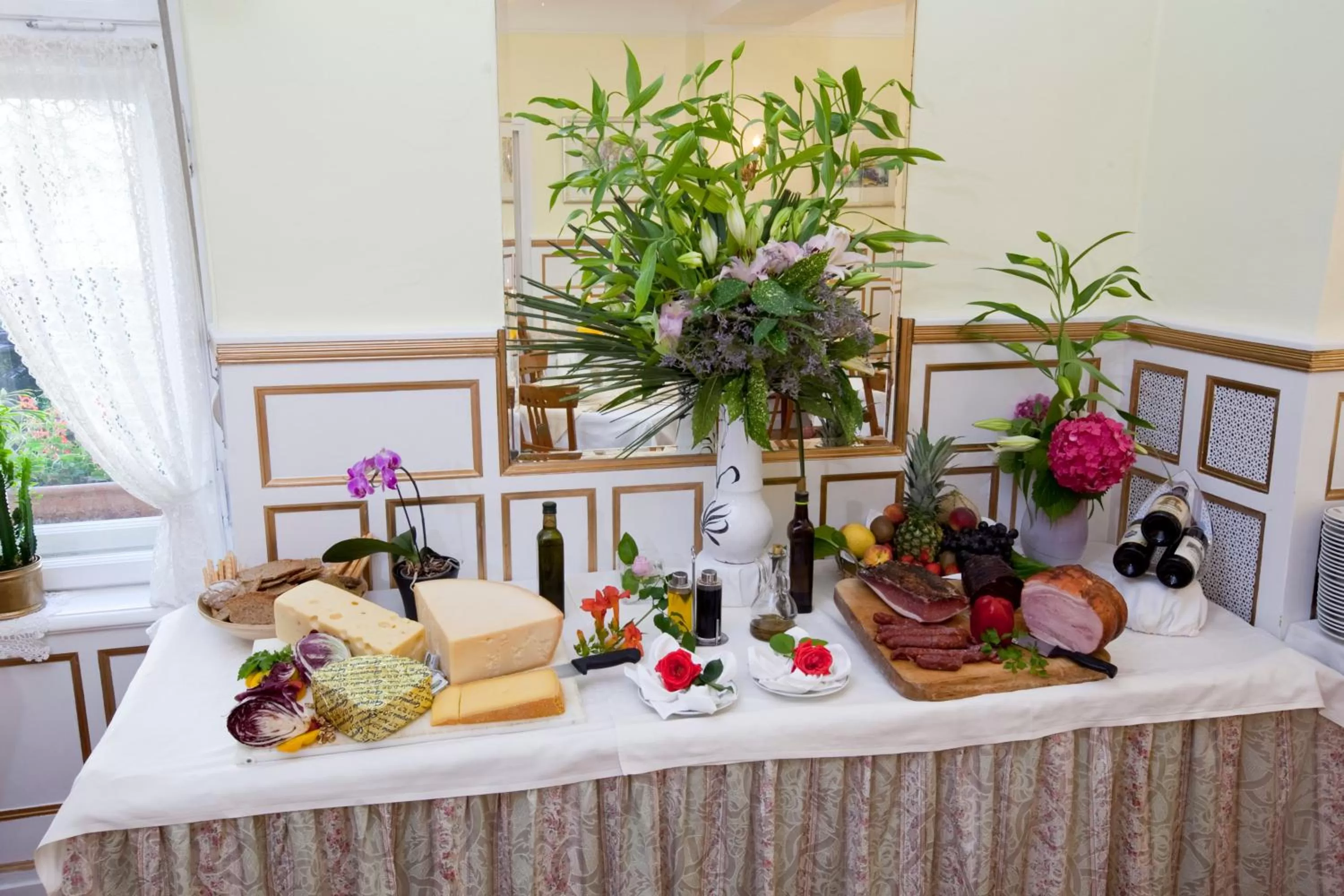 Restaurant/places to eat in Hotel Villa Westend