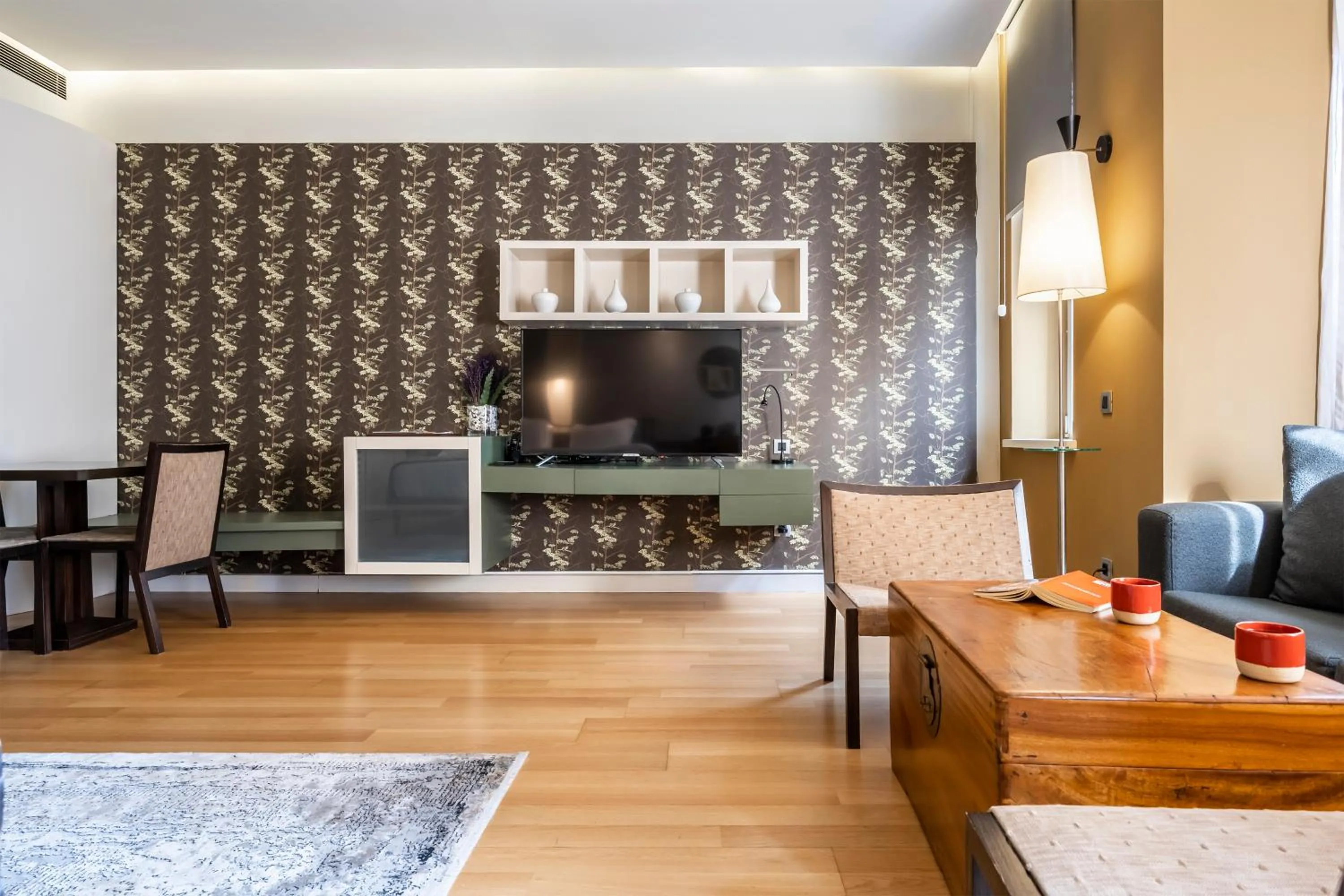 TV and multimedia in Ansen Hotel and Suites