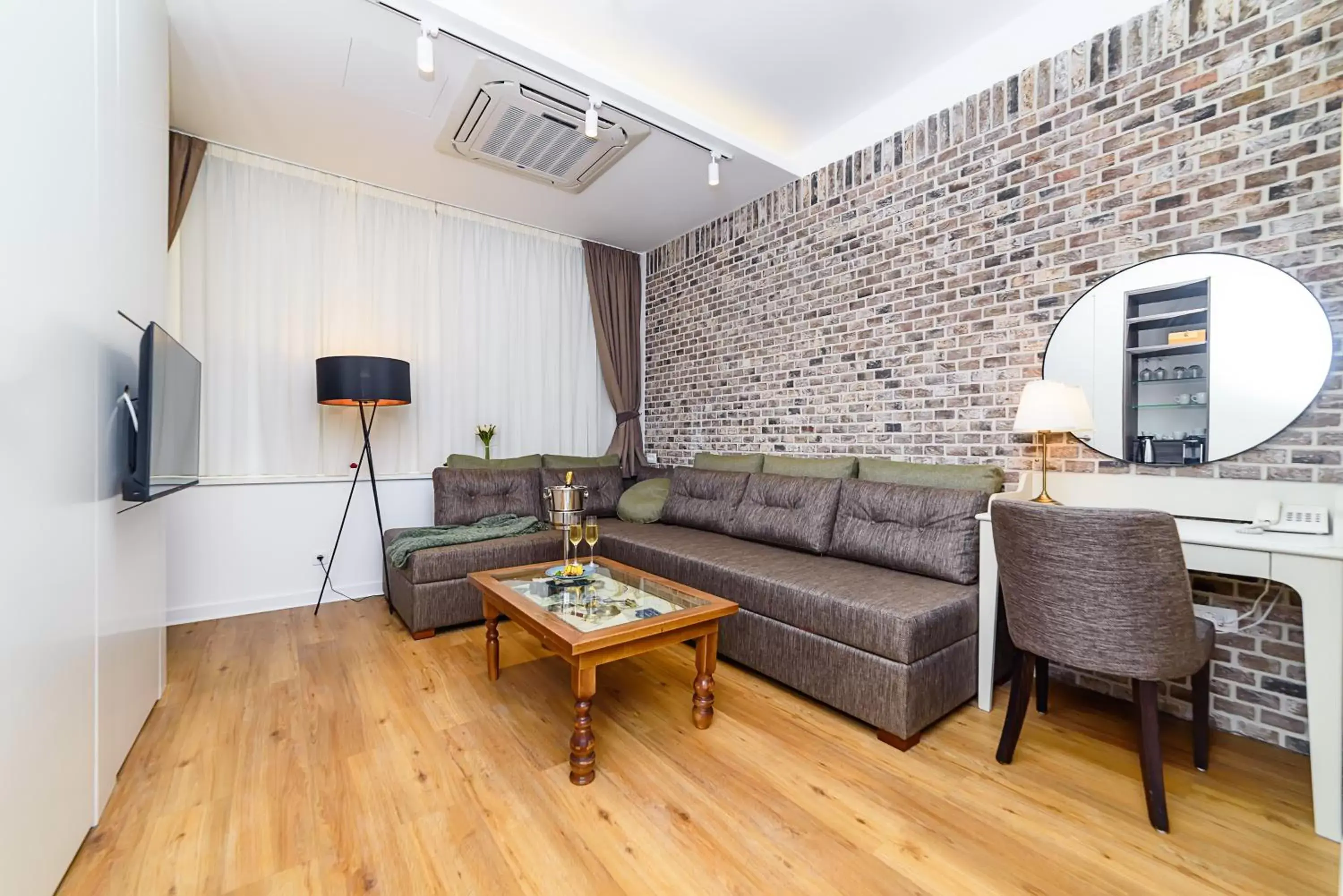 Junior Suite in Belgrade Inn Garni Hotel Junior Suite in Belgrade Inn Garni Hotel