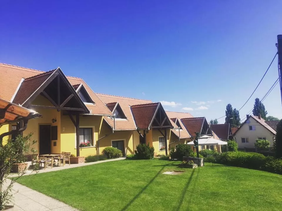 Property Building in Huber Panzió