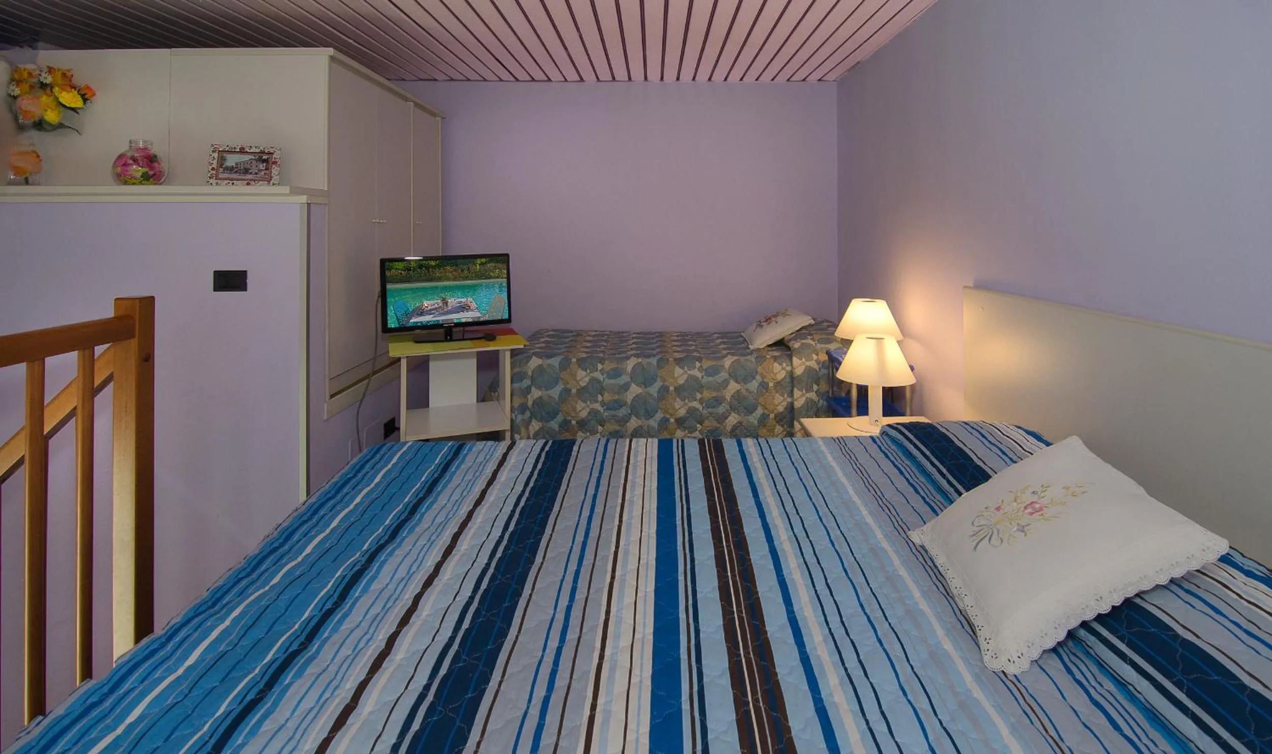 TV and multimedia, Bed in Hotel Rex