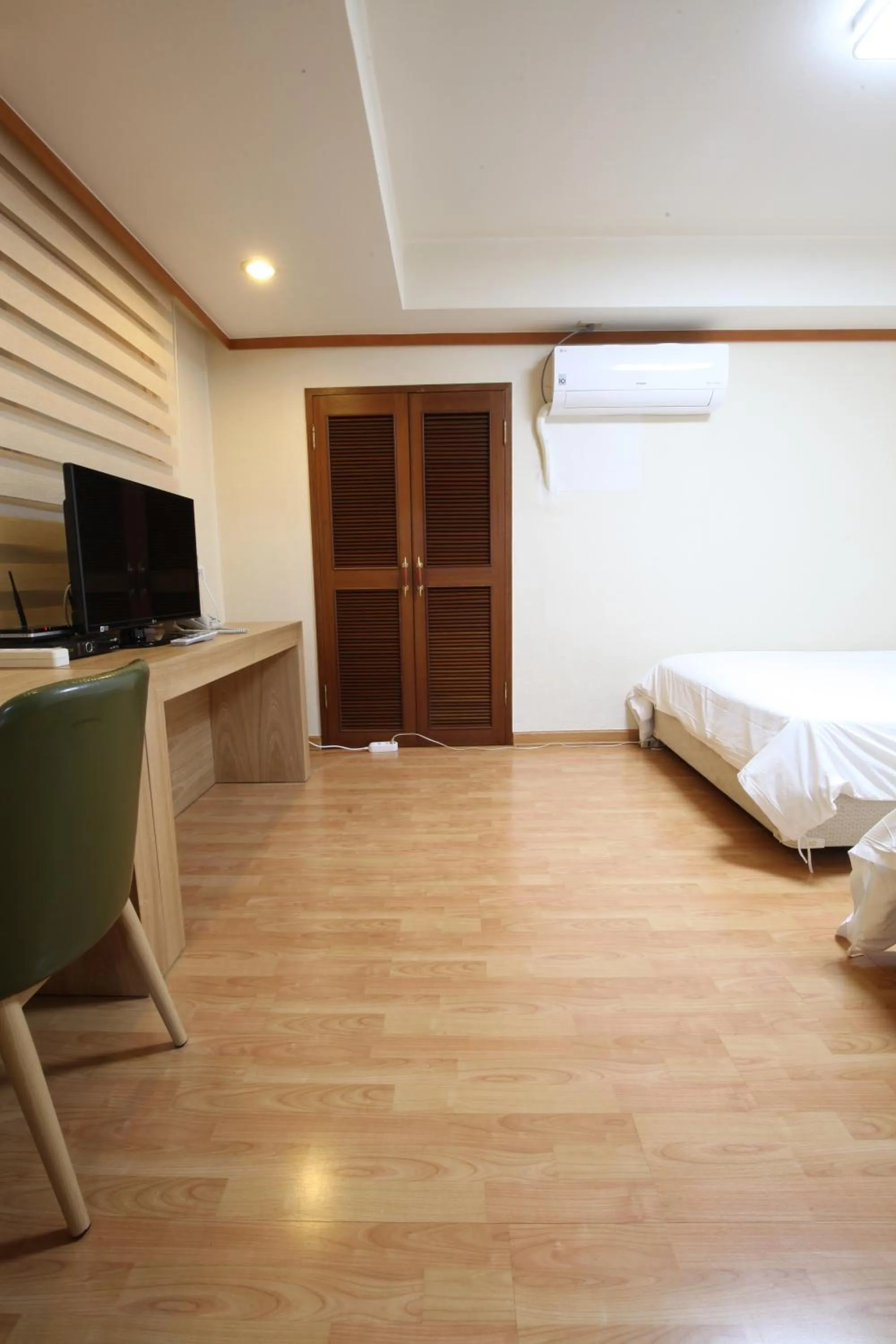 Decorative detail, Bed in Angel Hotel