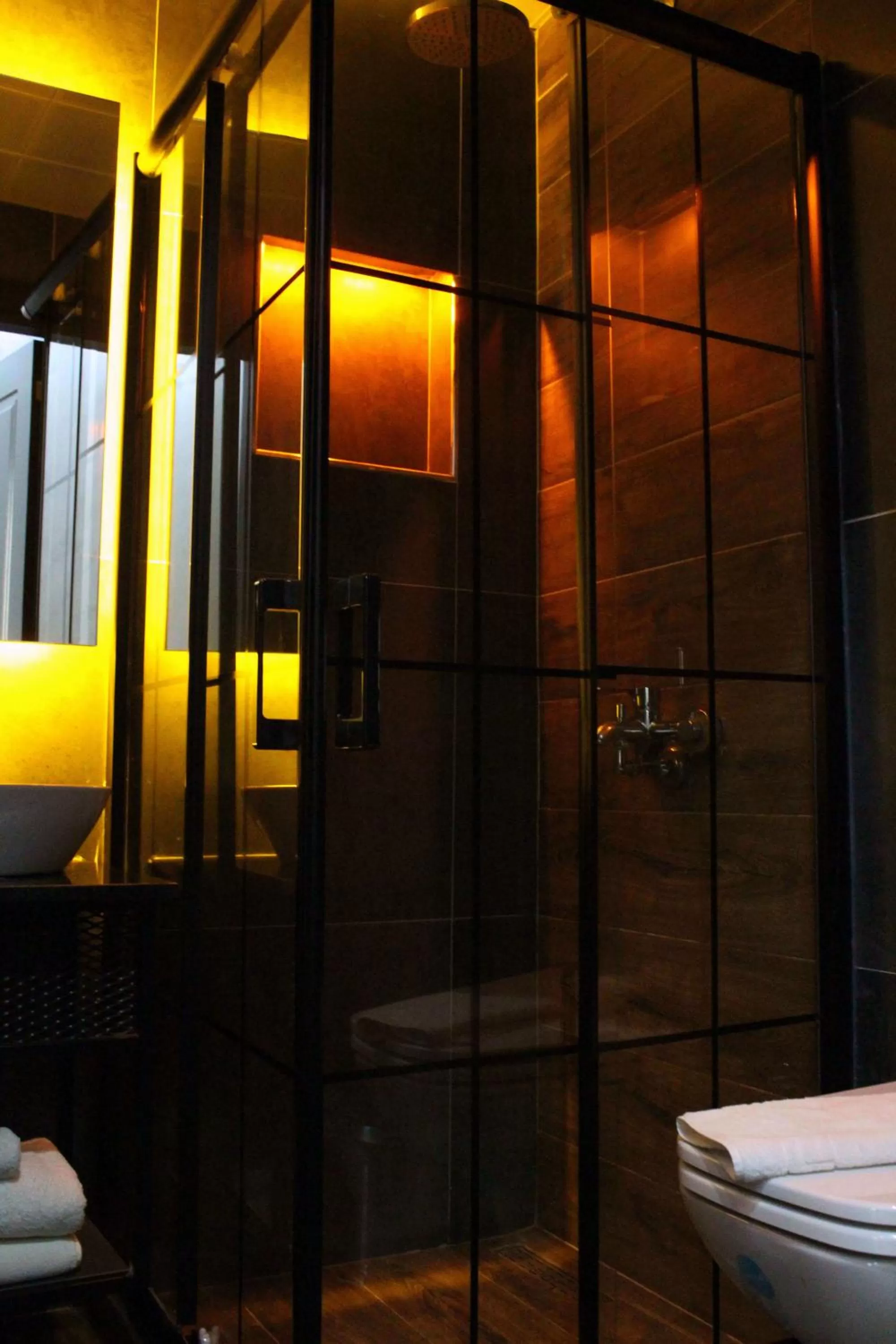 Shower in Istanbul Fair Hotel