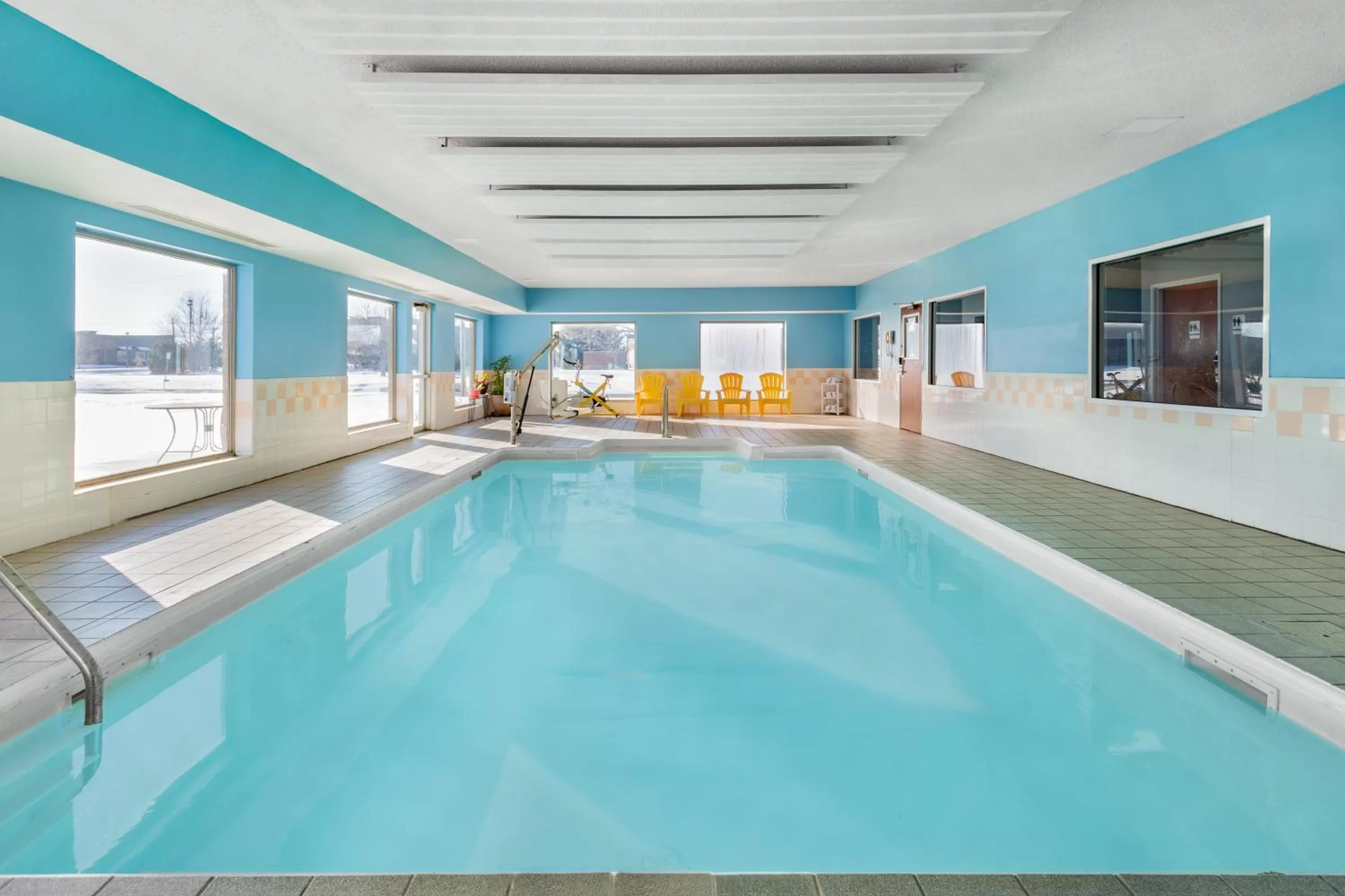 Swimming pool in Super 8 by Wyndham Kokomo